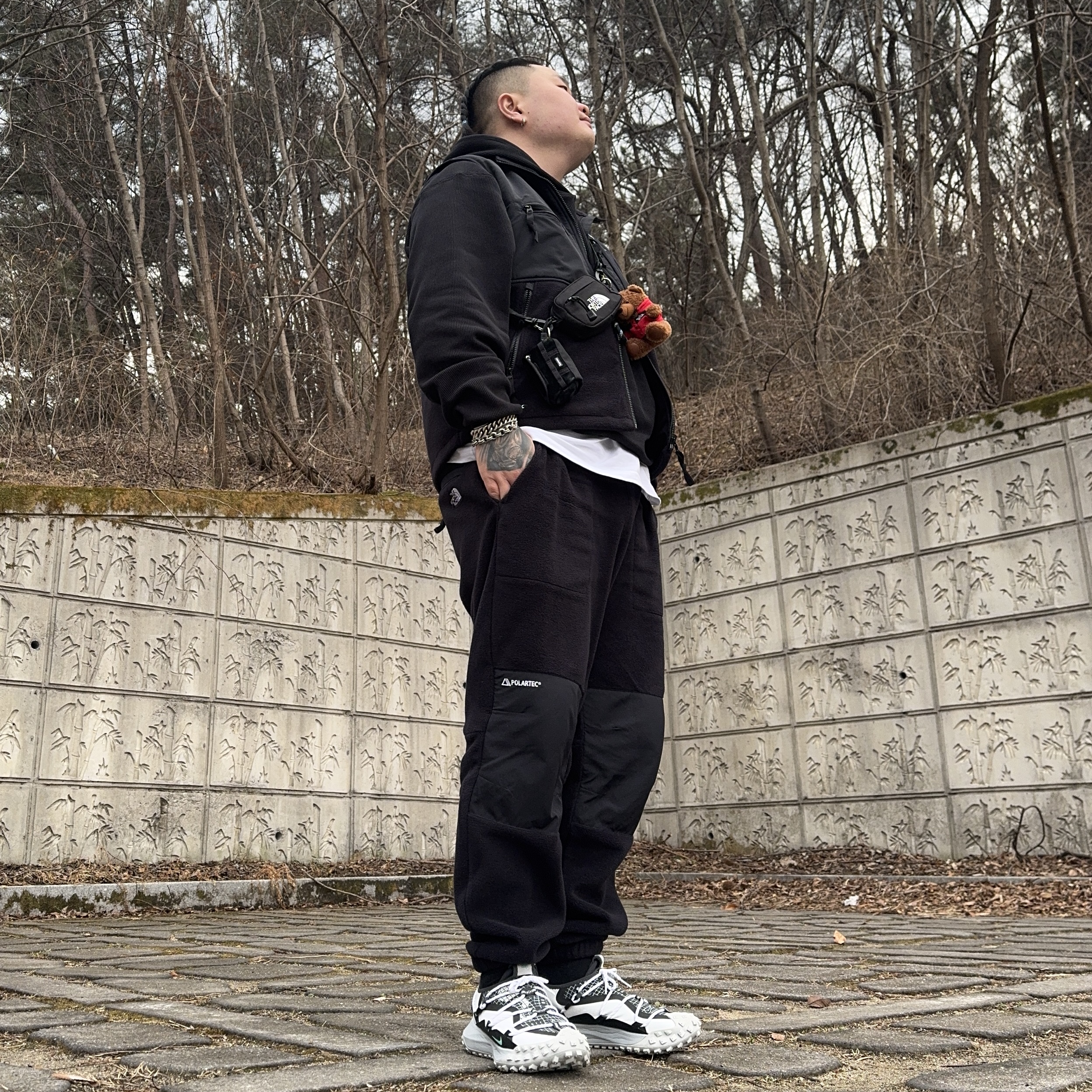 Supreme x The North Face Suede Base Camp Duffle Keychain Black - 23FW, Nike ACG Mountain Fly Low SE White and Black 착용 스타일