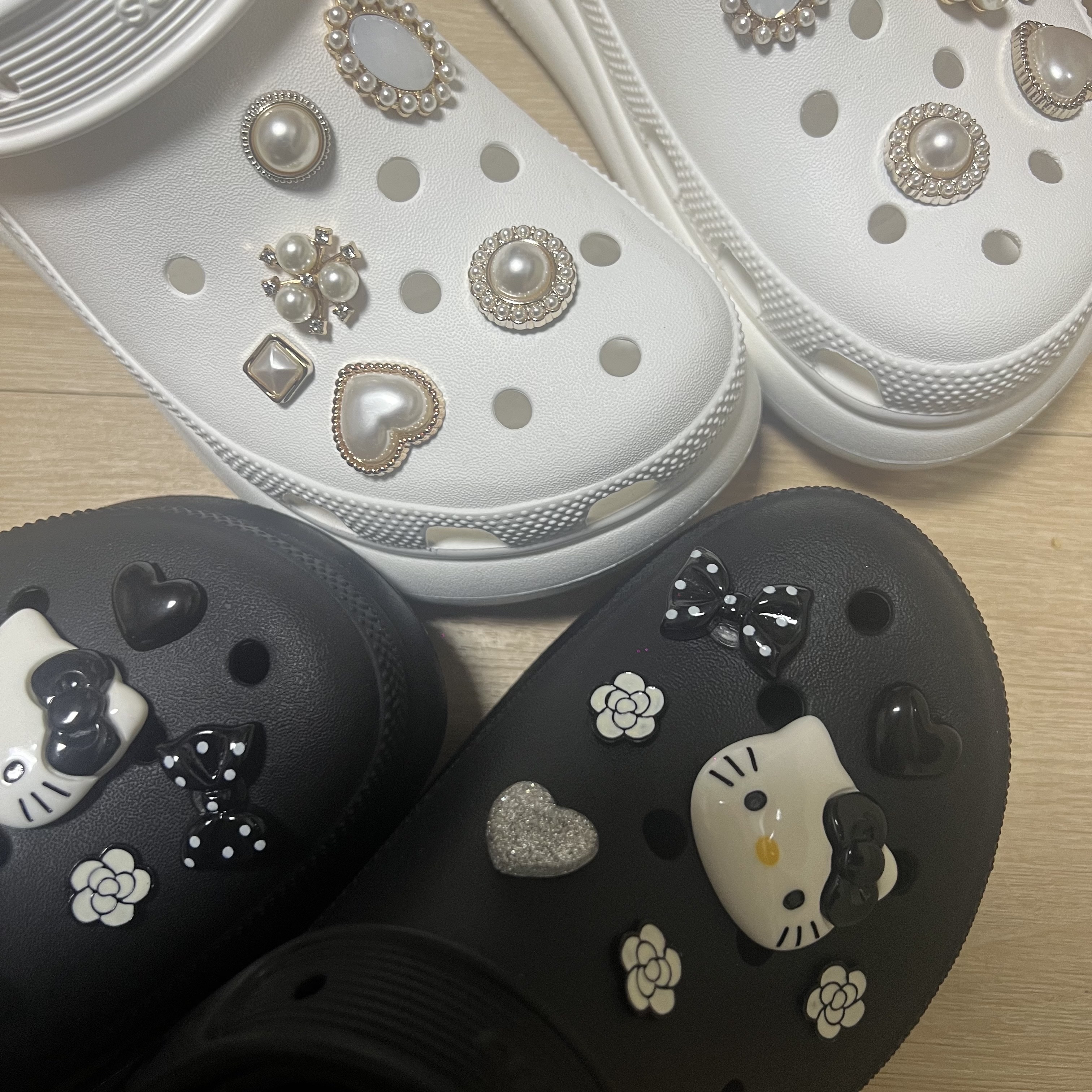 Crocs Classic Crush Clog Black, Crocs Classic Crush Clog White 착용 스타일
