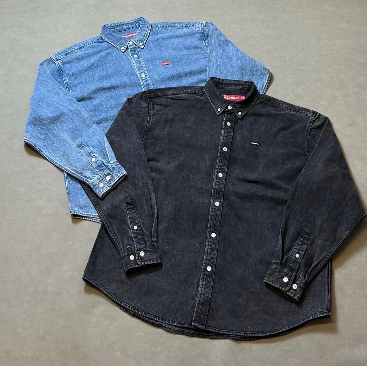 Supreme Small Box Denim Shirt Washed Indigo - 25SS, Supreme Small Box Denim Shirt Black - 25SS 착용 스타일 - 1