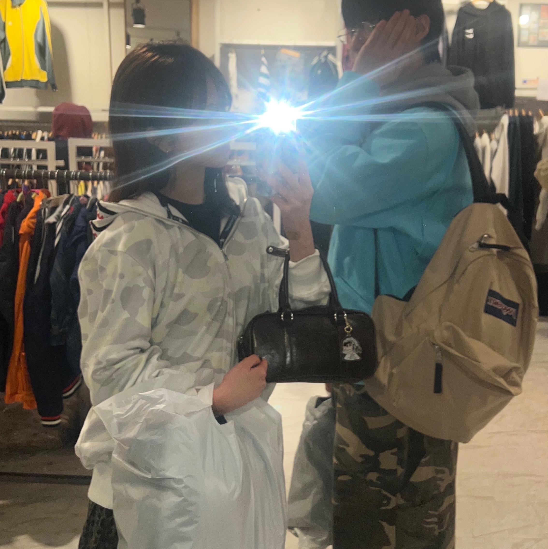 SLOW RECORD HOUSE Carpenter Bermuda Wide Camo Pants Vintage Green, Carhartt WIP x IAB Studio OG Detroit Jacket Milky Blue 착용 스타일 - 3