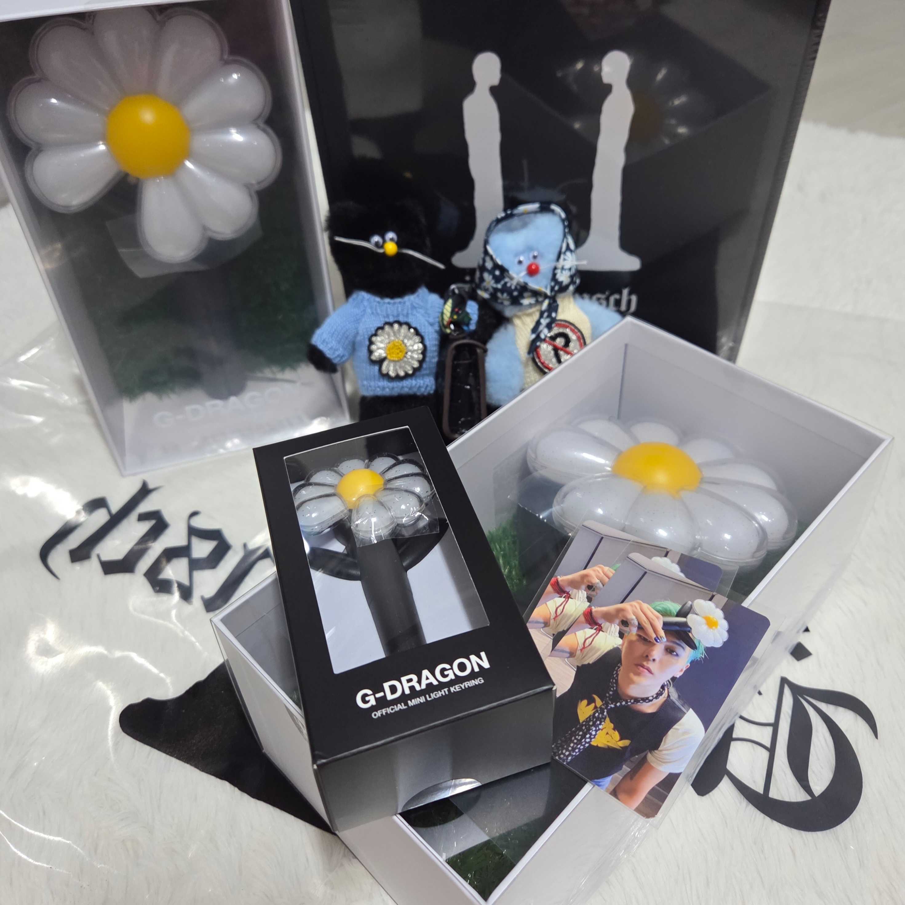 G-DRAGON Ubermensch Official Light Stick, G-DRAGON Ubermensch Official Mini Light Keyring 착용 스타일