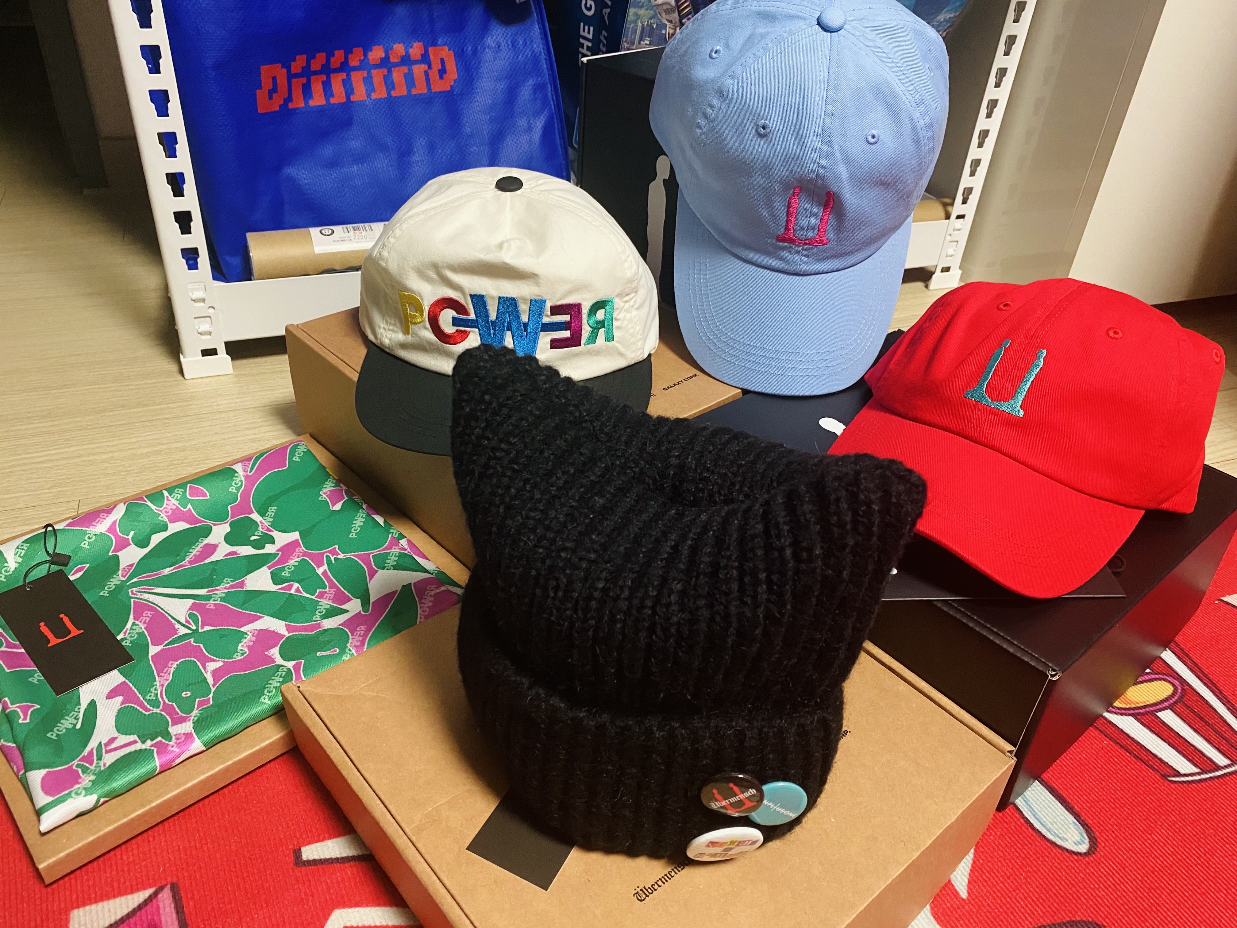 G-DRAGON Knit Cap Black, G-DRAGON Power Ball Cap White 착용 스타일