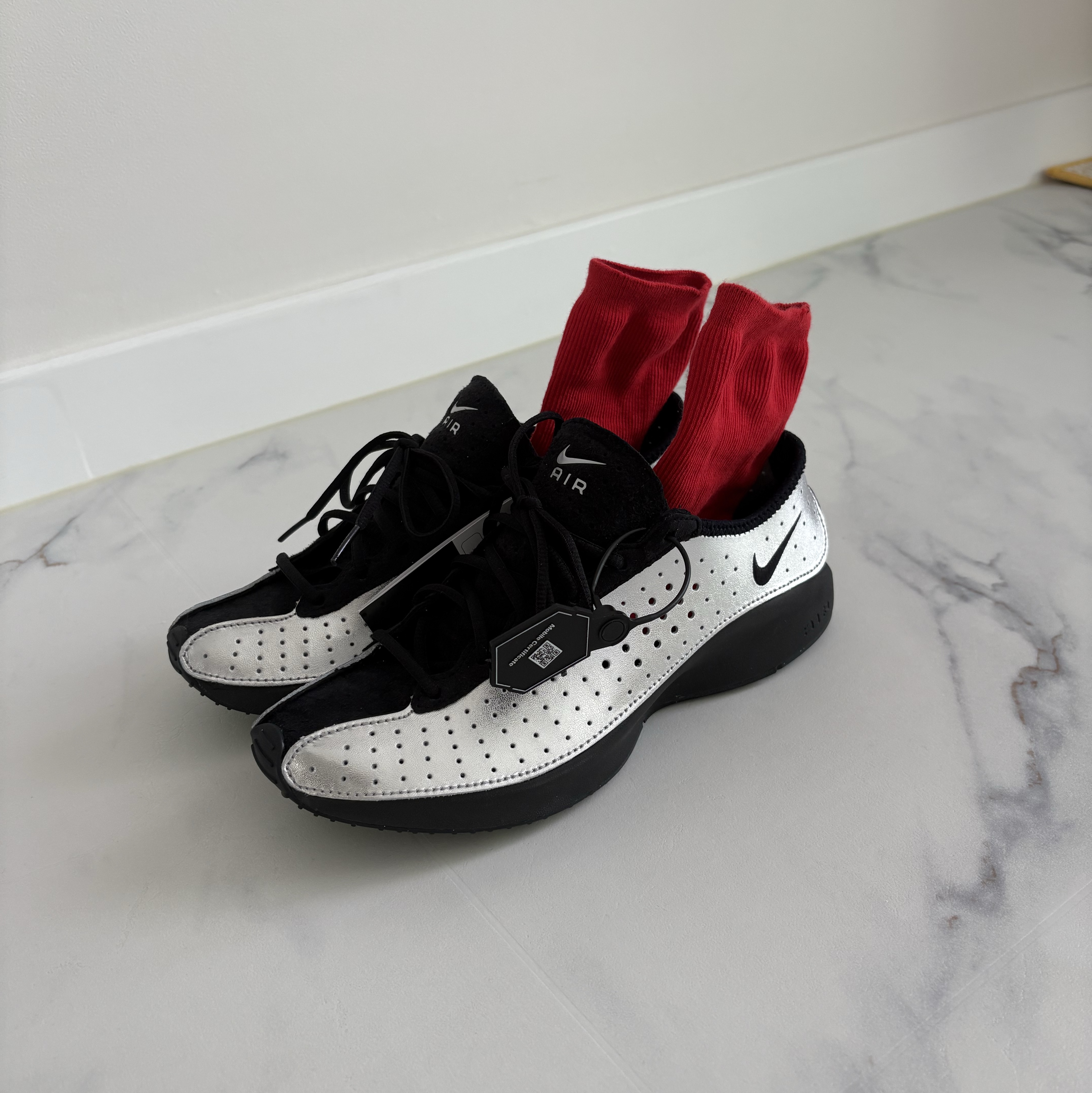 (W) Nike Air Superfly Metallic Silver and Black 착용 스타일