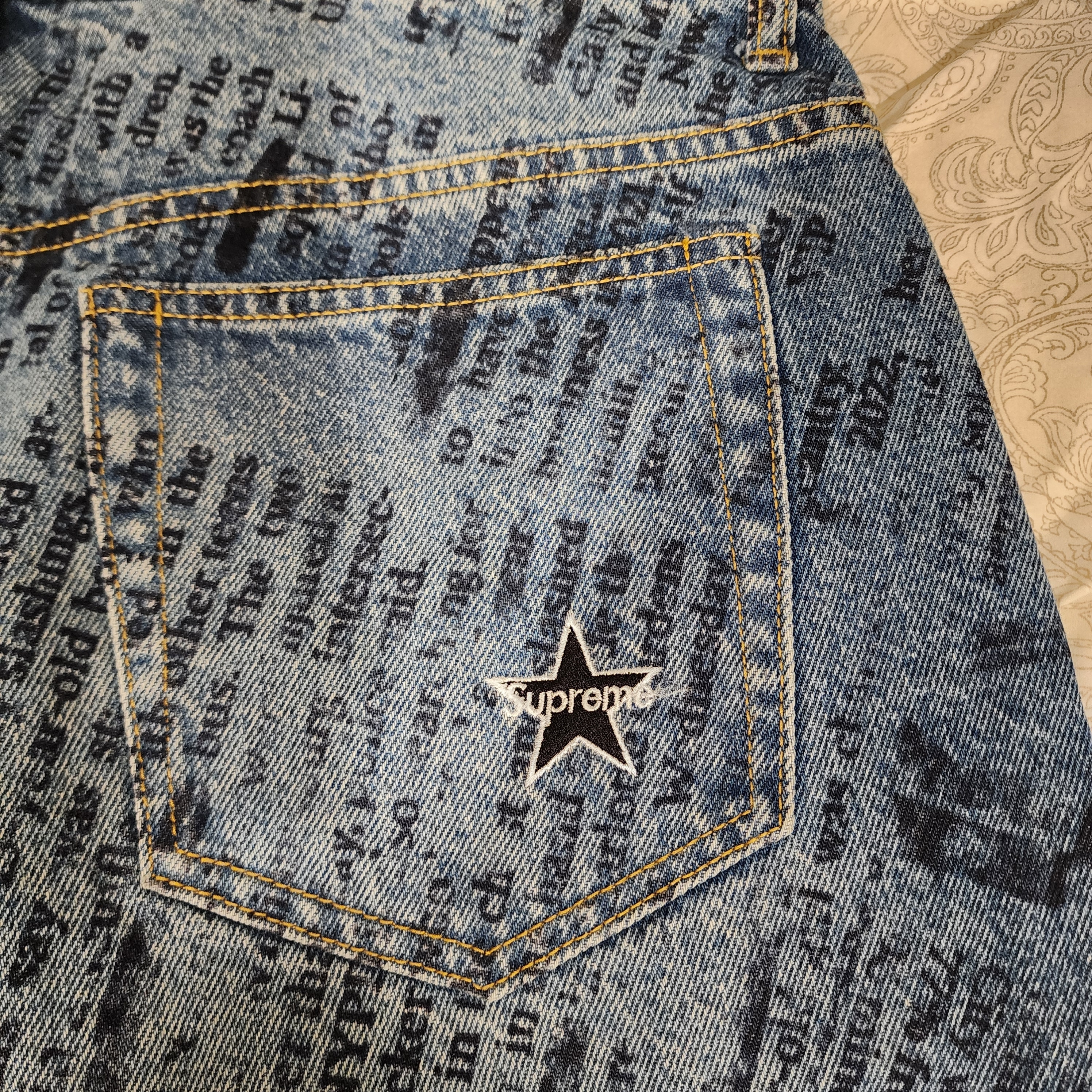 Supreme Regular Jean Newspaper - 25SS 착용 스타일 - 3