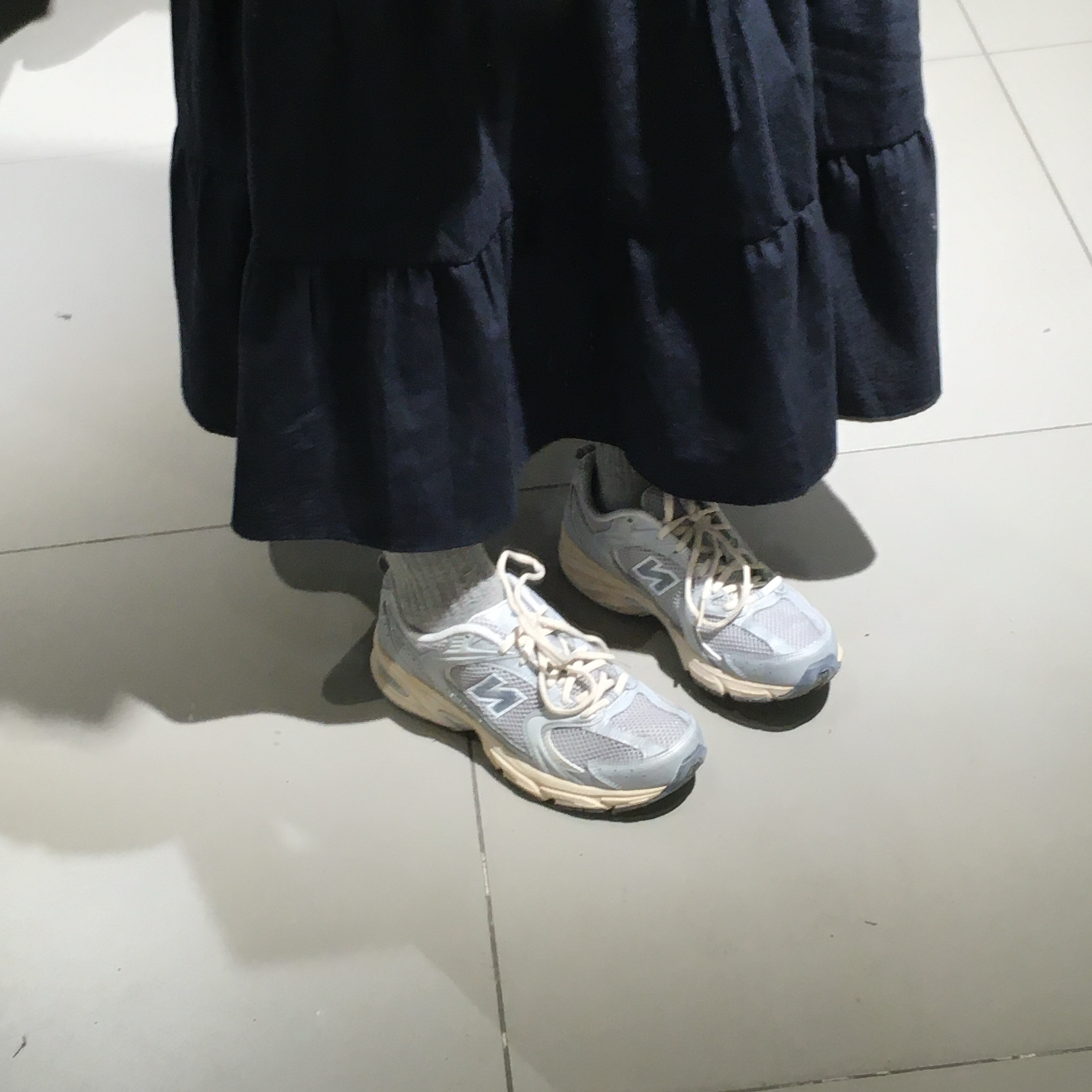 New Balance 530 Vintage Metallic Silver 착용 스타일