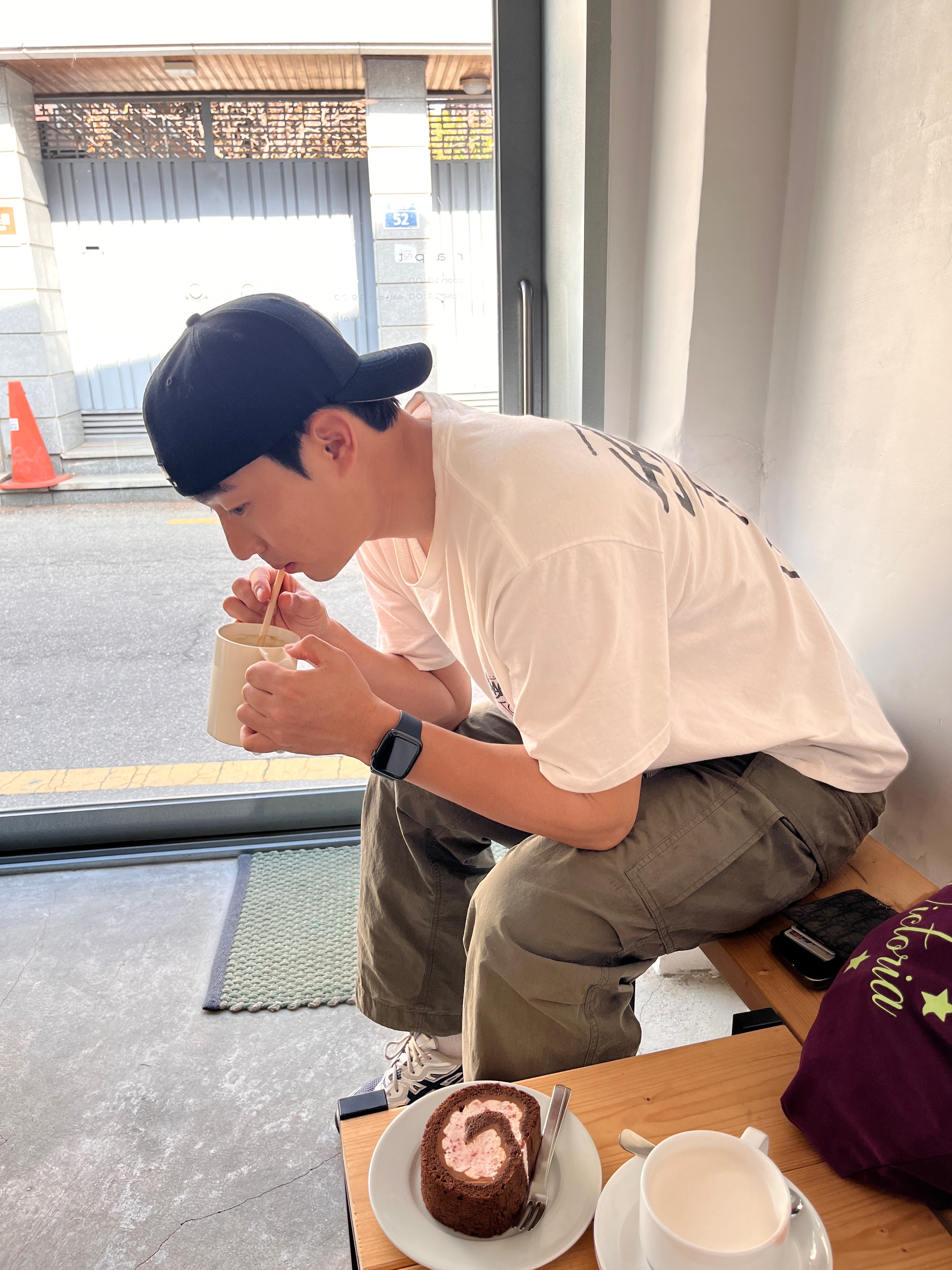Stussy Tough Gear T-Shirt White 착용 스타일 - 4