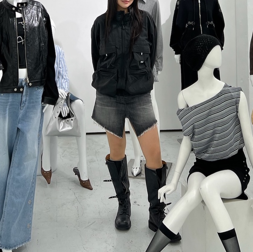 Palace Bare Levels Jacket Black - 24SS, (W) Miu Miu Leather Boots Black 착용 스타일