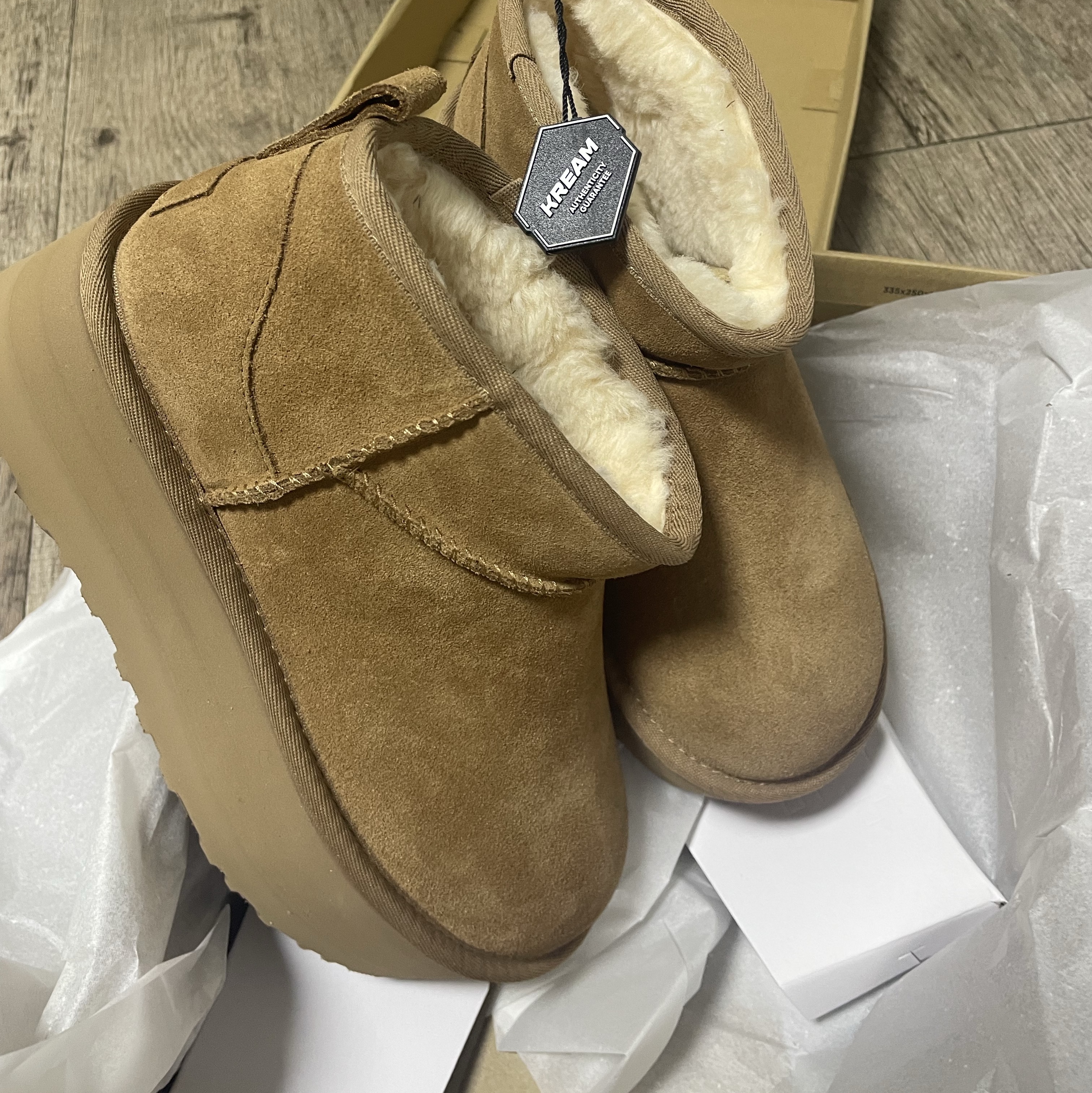 (W) UGG Classic Ultra Mini Platform Boots Chestnut 착용 스타일