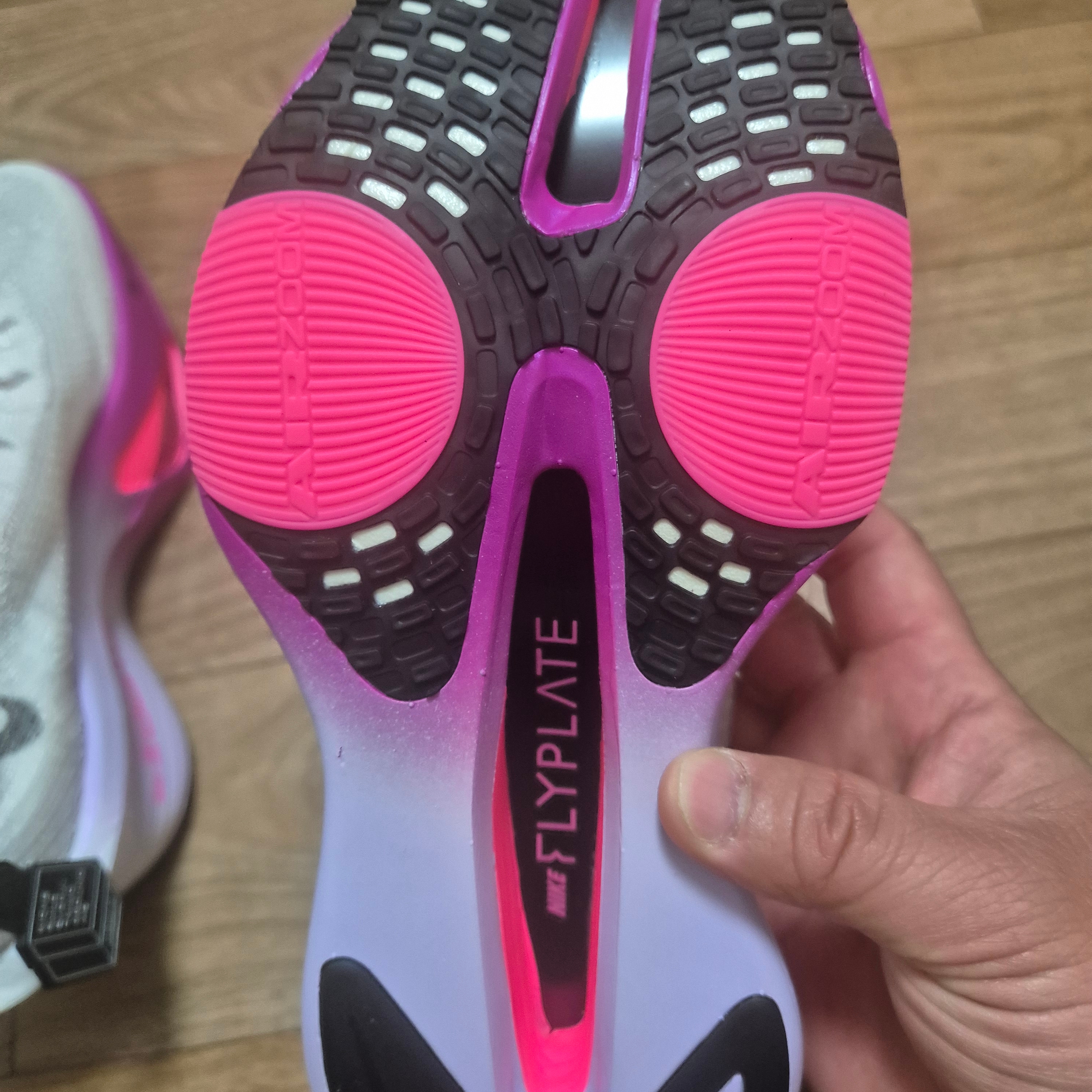 Nike Air Zoom Alphafly Next% 3 Hyper Pink 착용 스타일 - 2