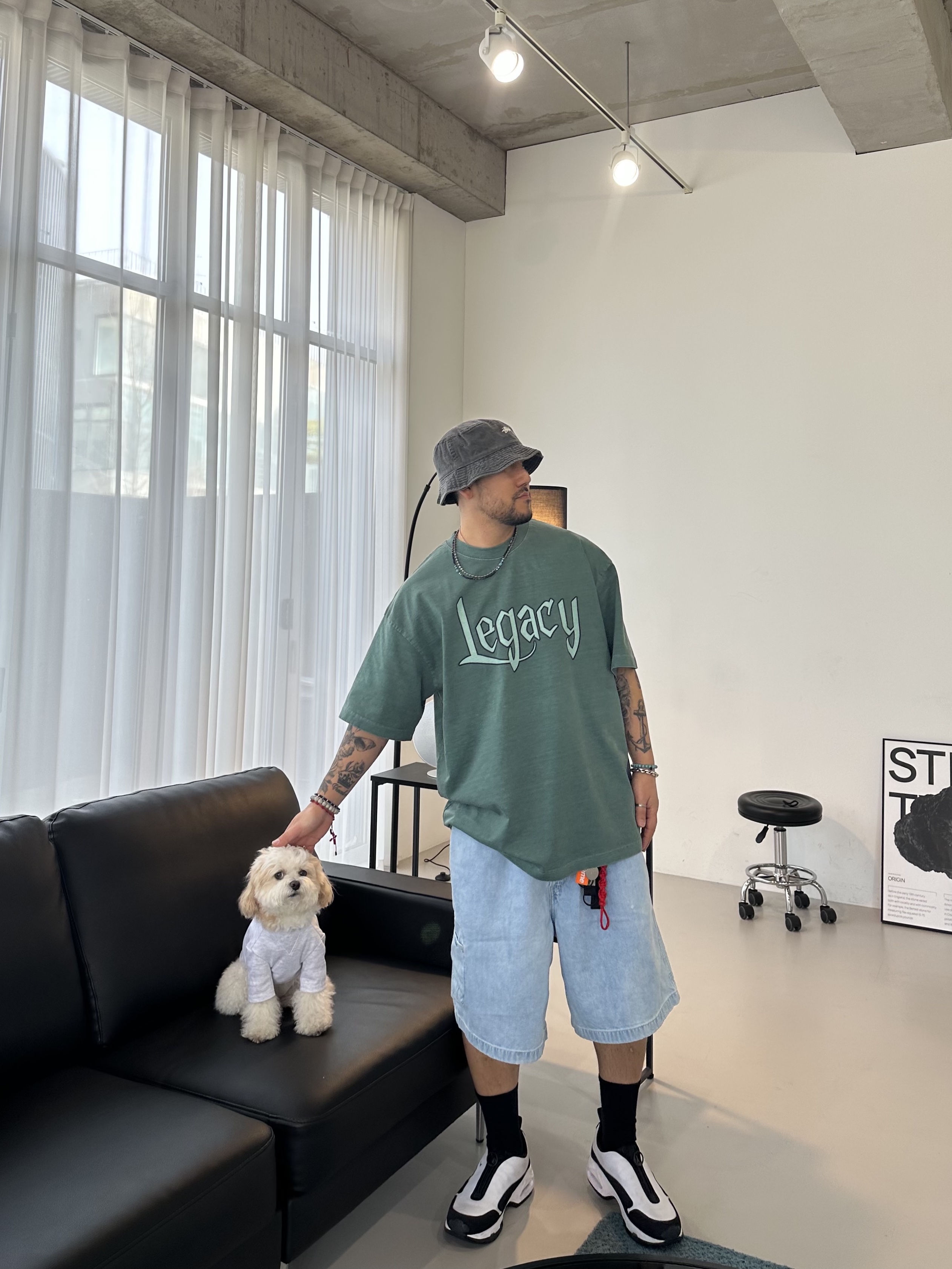 Stussy Washed Stock Bucket Hat Charcoal, Nike x Comme des Garcons Homme Plus Air Max Sunder SP White Black 착용 스타일 - 4