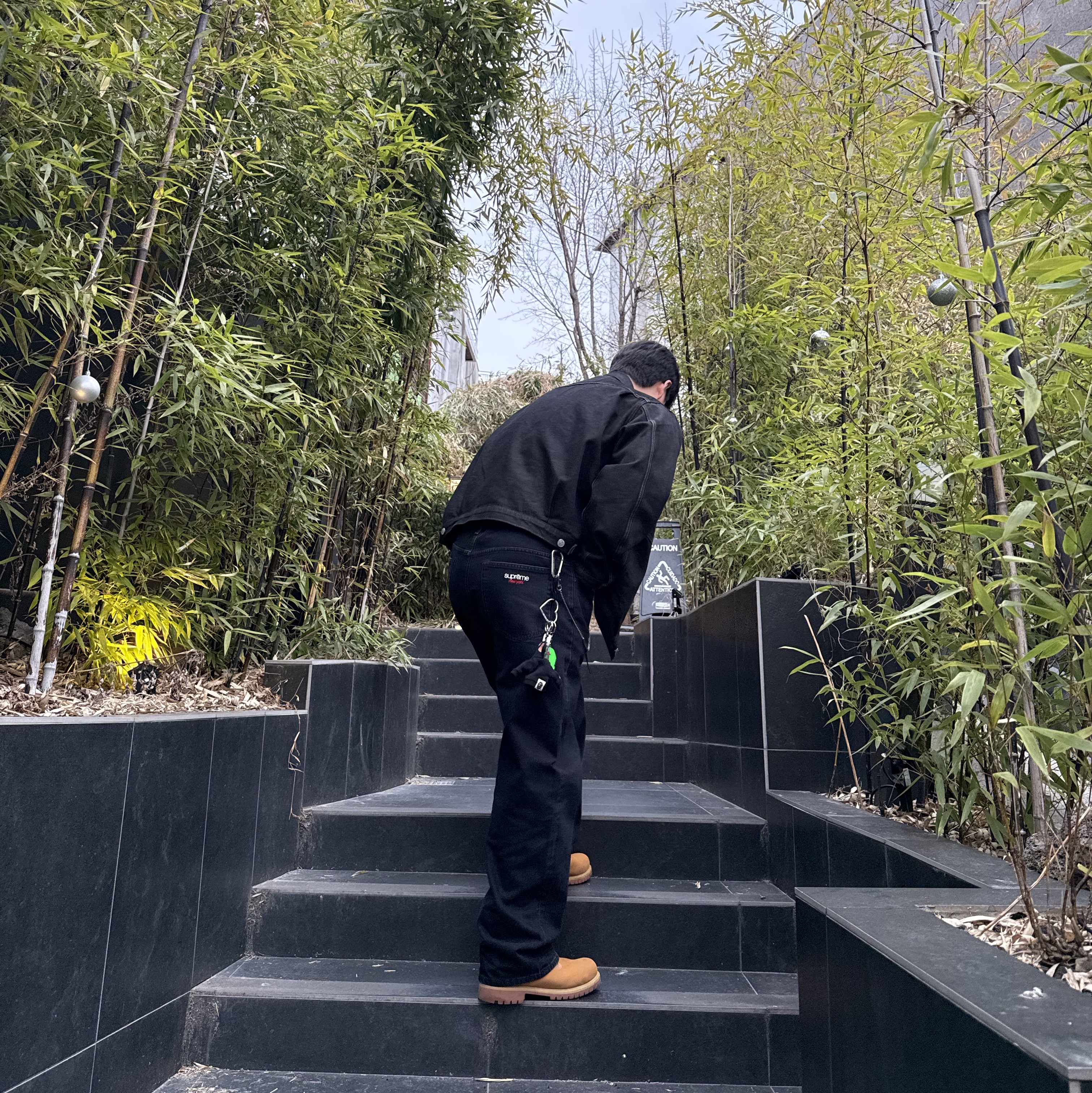 Supreme Baggy Jean Black - 25SS, Stussy x Levi's Crispy Rinse Trucker Jacket Black 착용 스타일