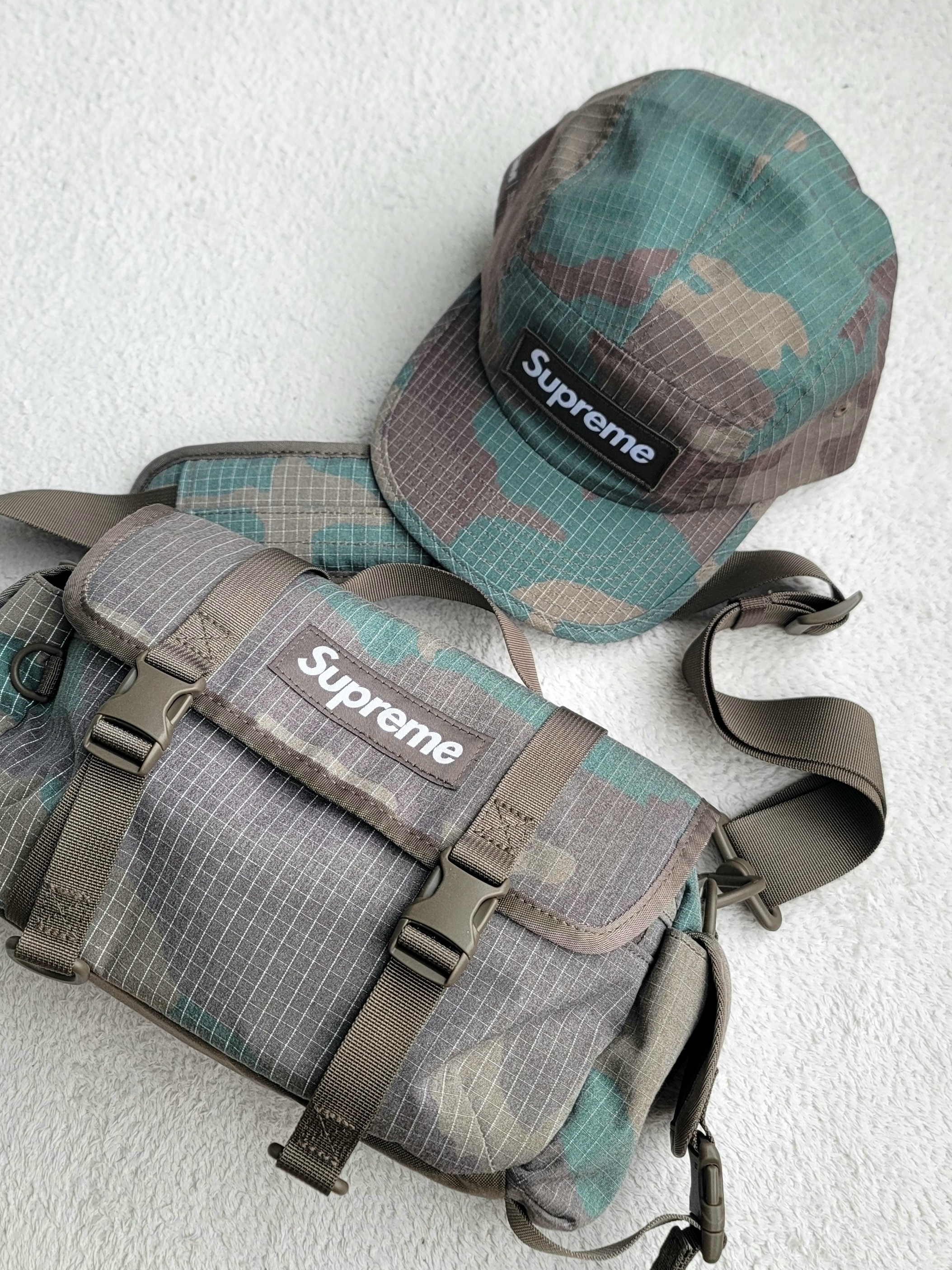 Supreme Mini Duffle Bag Woodland Camo - 24SS, Supreme Reflective Ripstop Camp Cap Woodland Camo - 24SS 착용 스타일 - 1