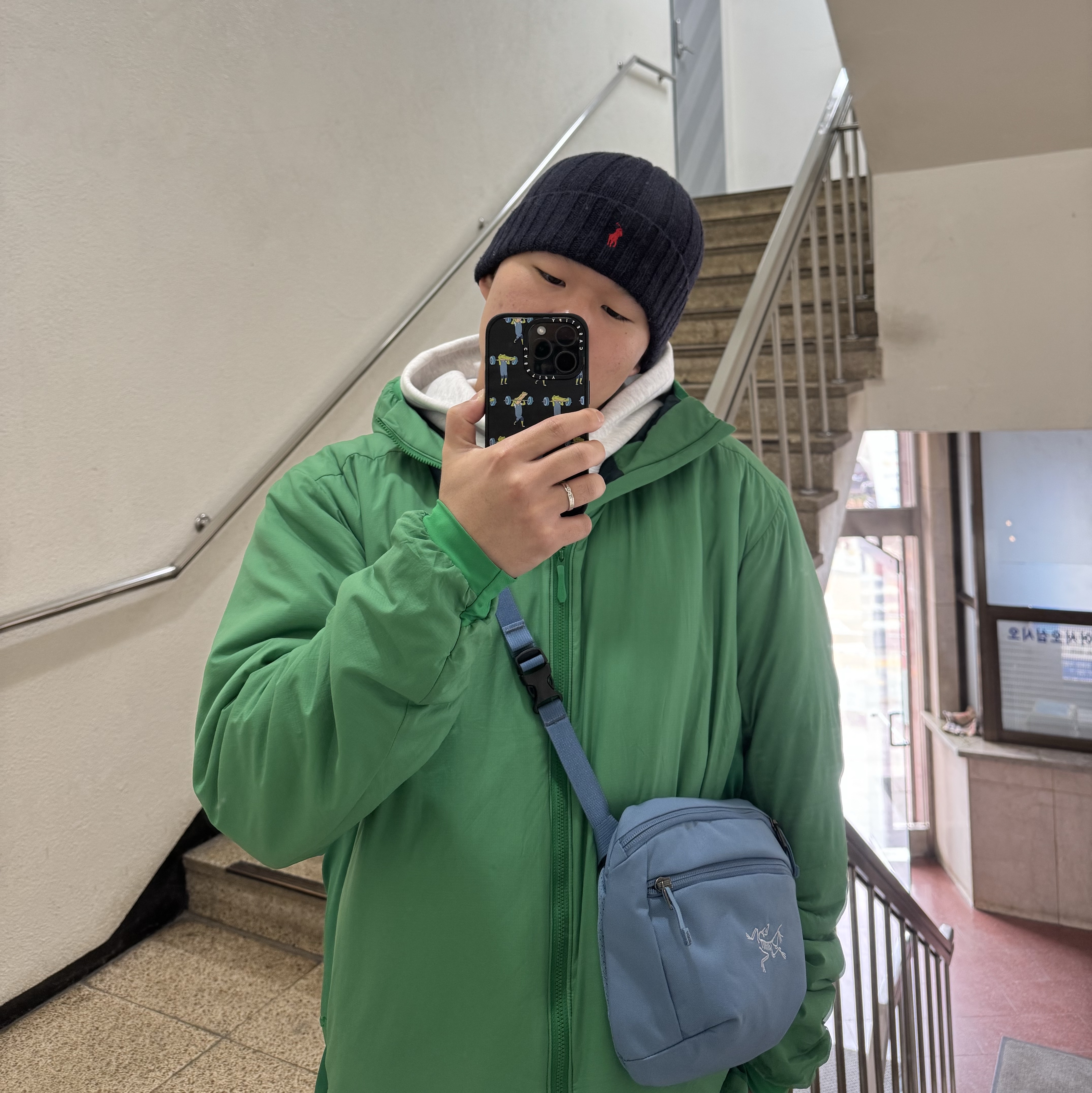 Arc'teryx Atom LT Hoody Jungle, Arc'teryx Mantis 2 Waistpack Stone Wash 착용 스타일 - 1