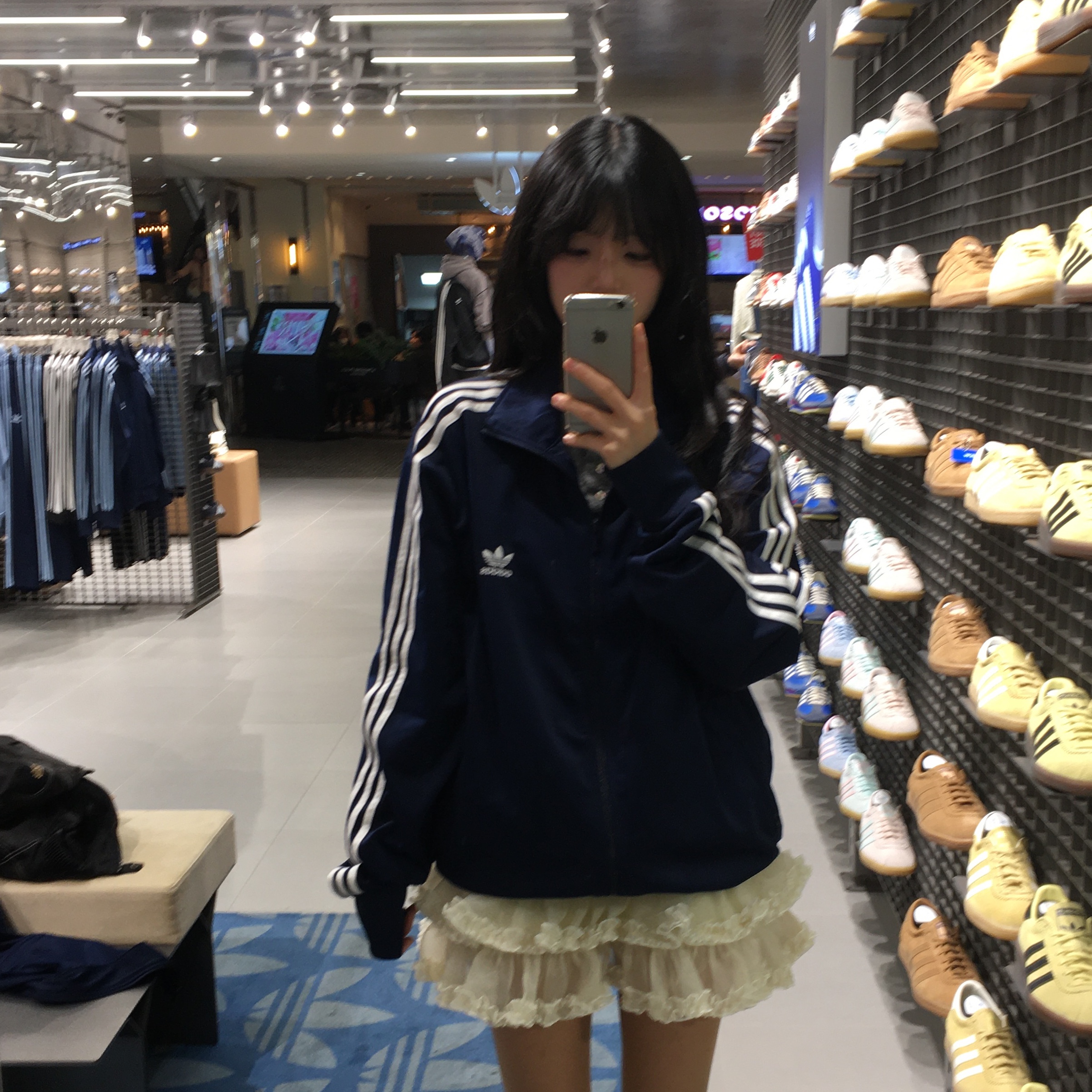 Adidas Adicolor Classic Firebird Track Top Night Indigo - KR Sizing, Nike V2K Run Pure Platinum Light Iron Ore 착용 스타일 - 1