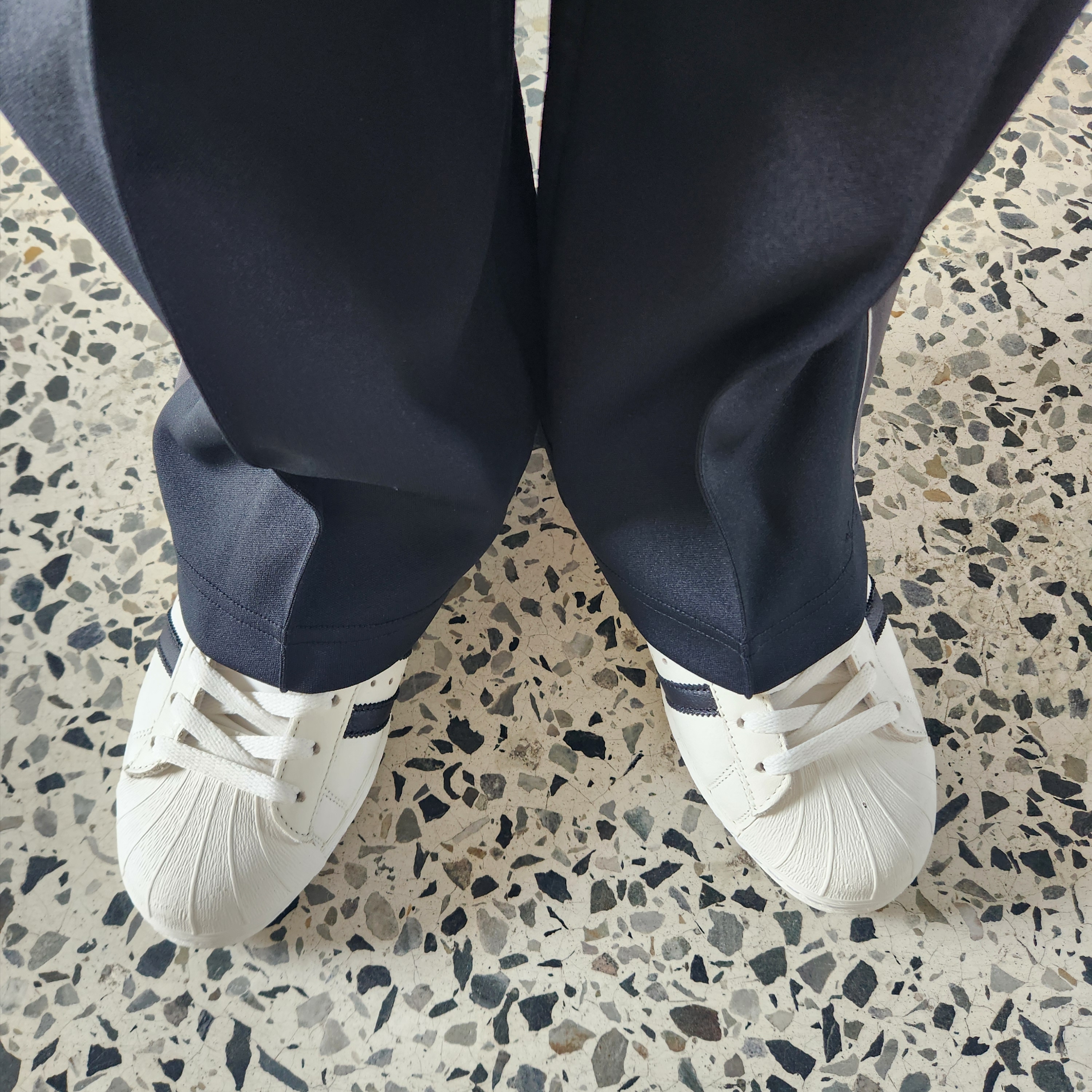 Adidas x JJJJound Superstar 82 Made in Germany Off White Core Black 착용 스타일