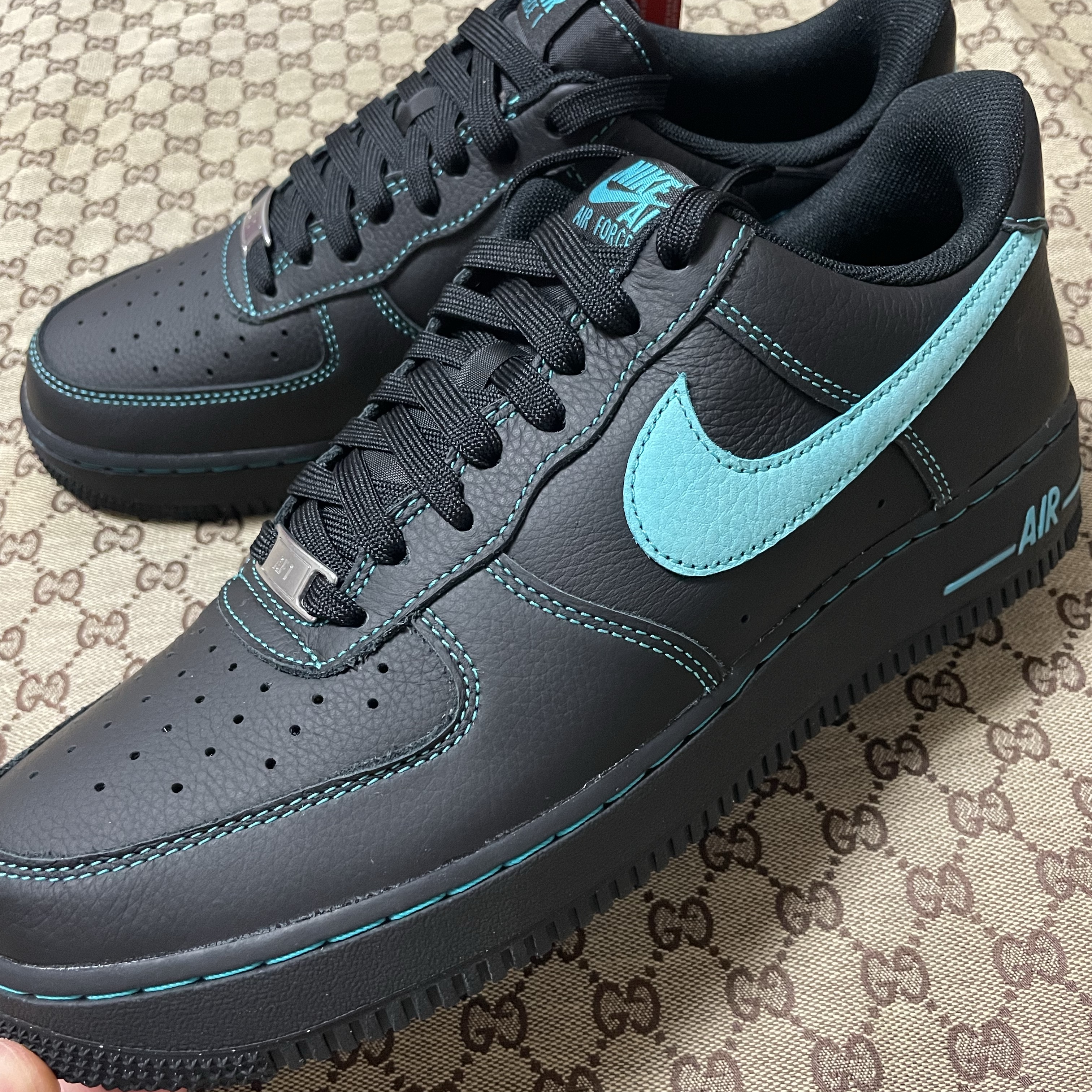 Nike Air Force 1 Low Black Aurora Green 착용 스타일 - 1