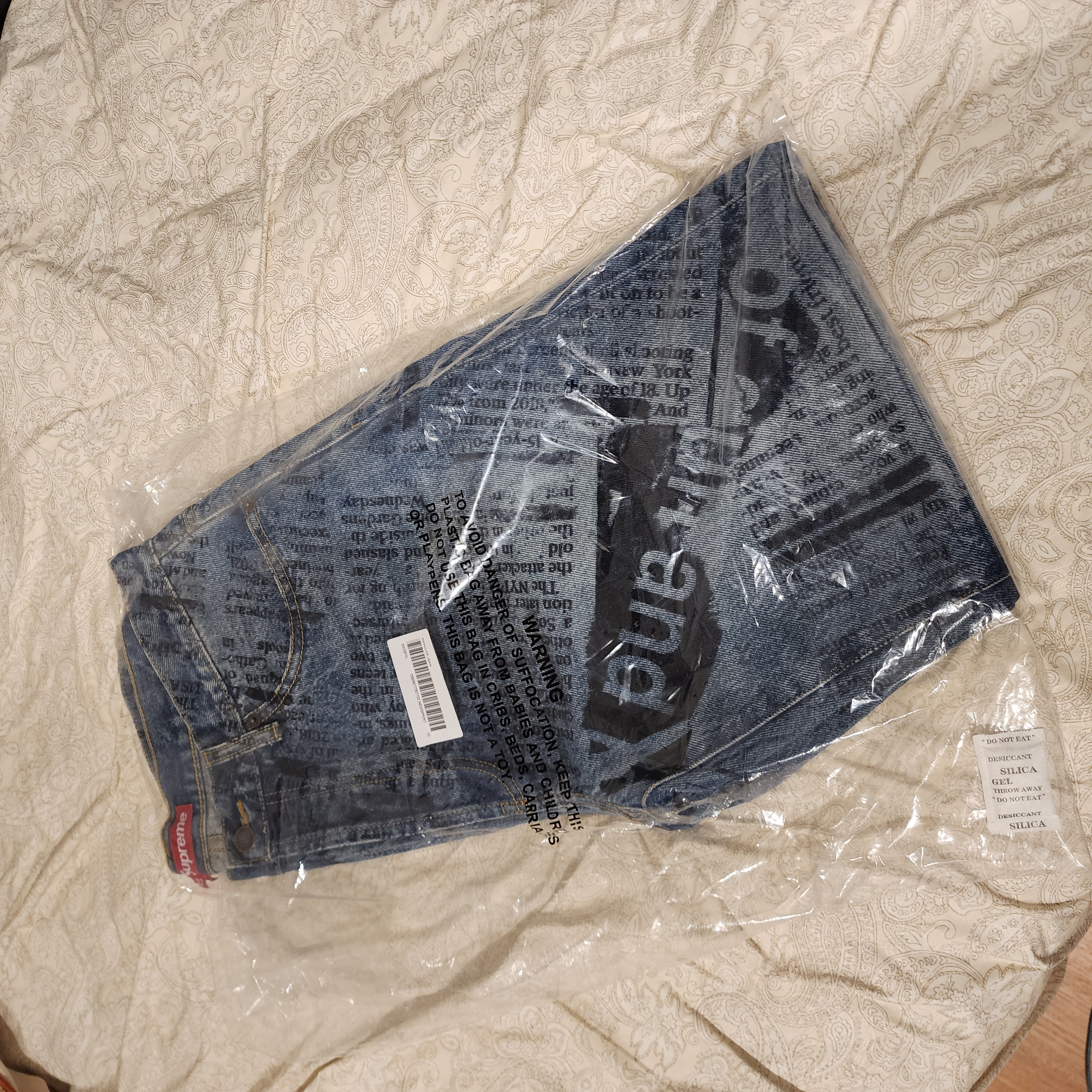 Supreme Regular Jean Newspaper - 25SS 착용 스타일 - 4