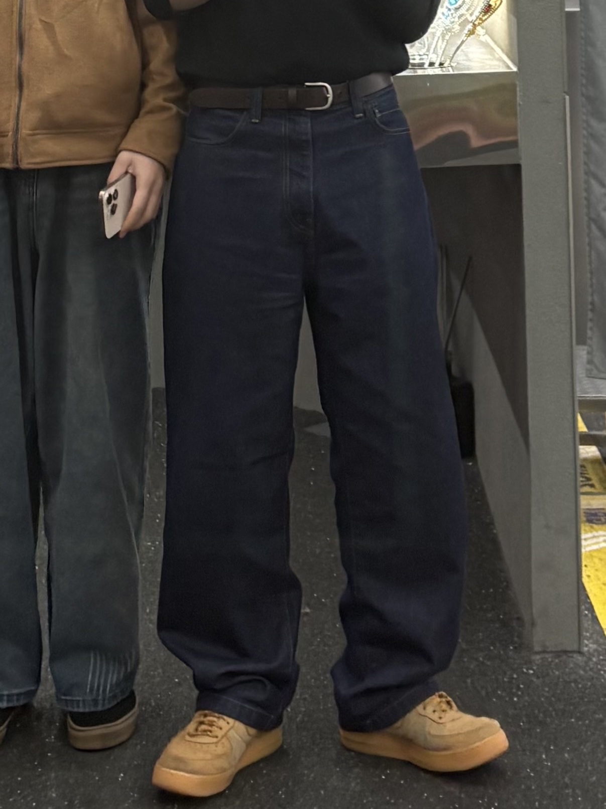 Carhartt WIP Robertson Denim Landon Pants Blue Rinsed 착용 스타일 - 2