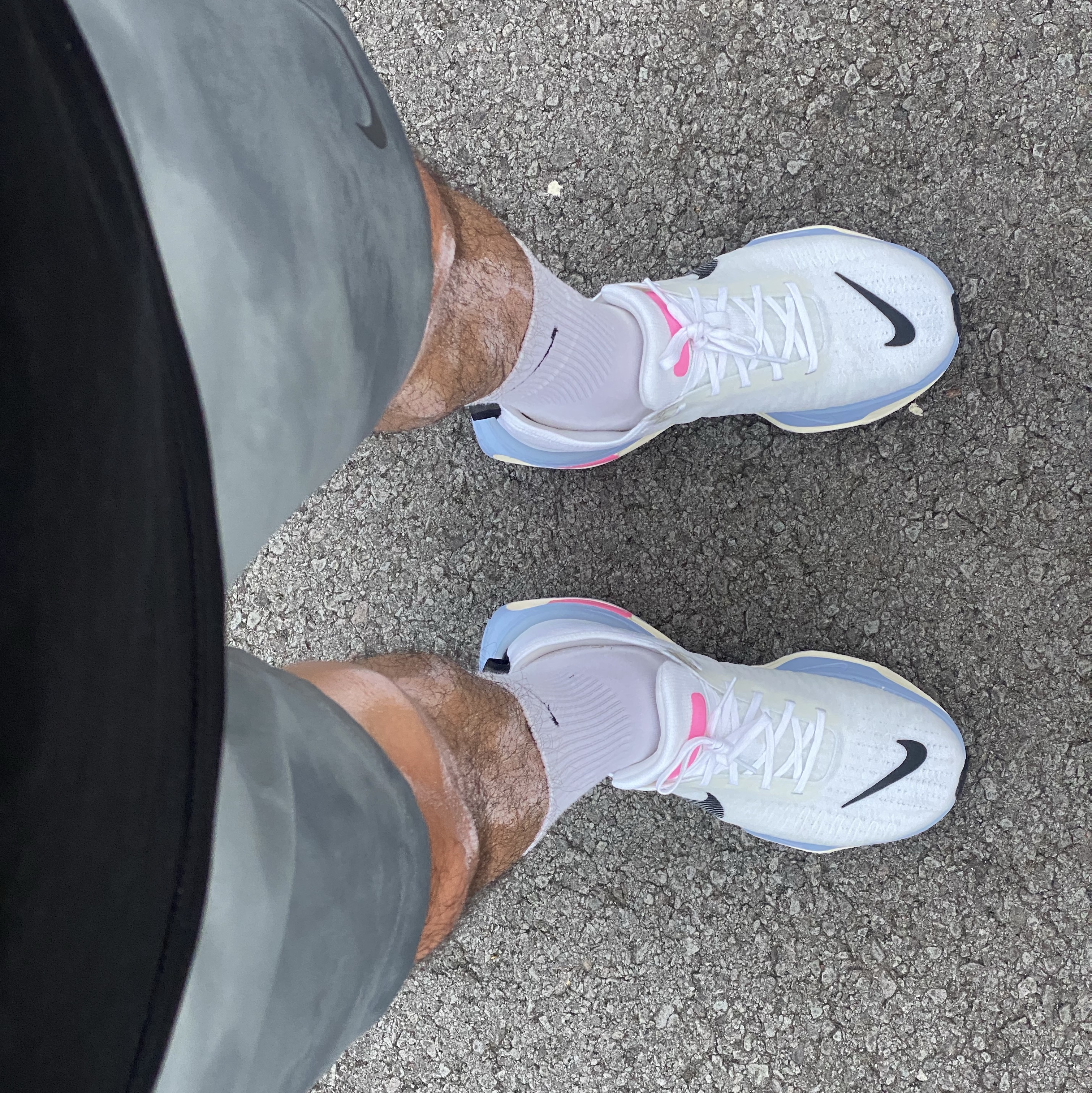 Nike ZoomX Invincible Run Flyknit 3 White Cobalt Bliss 착용 스타일