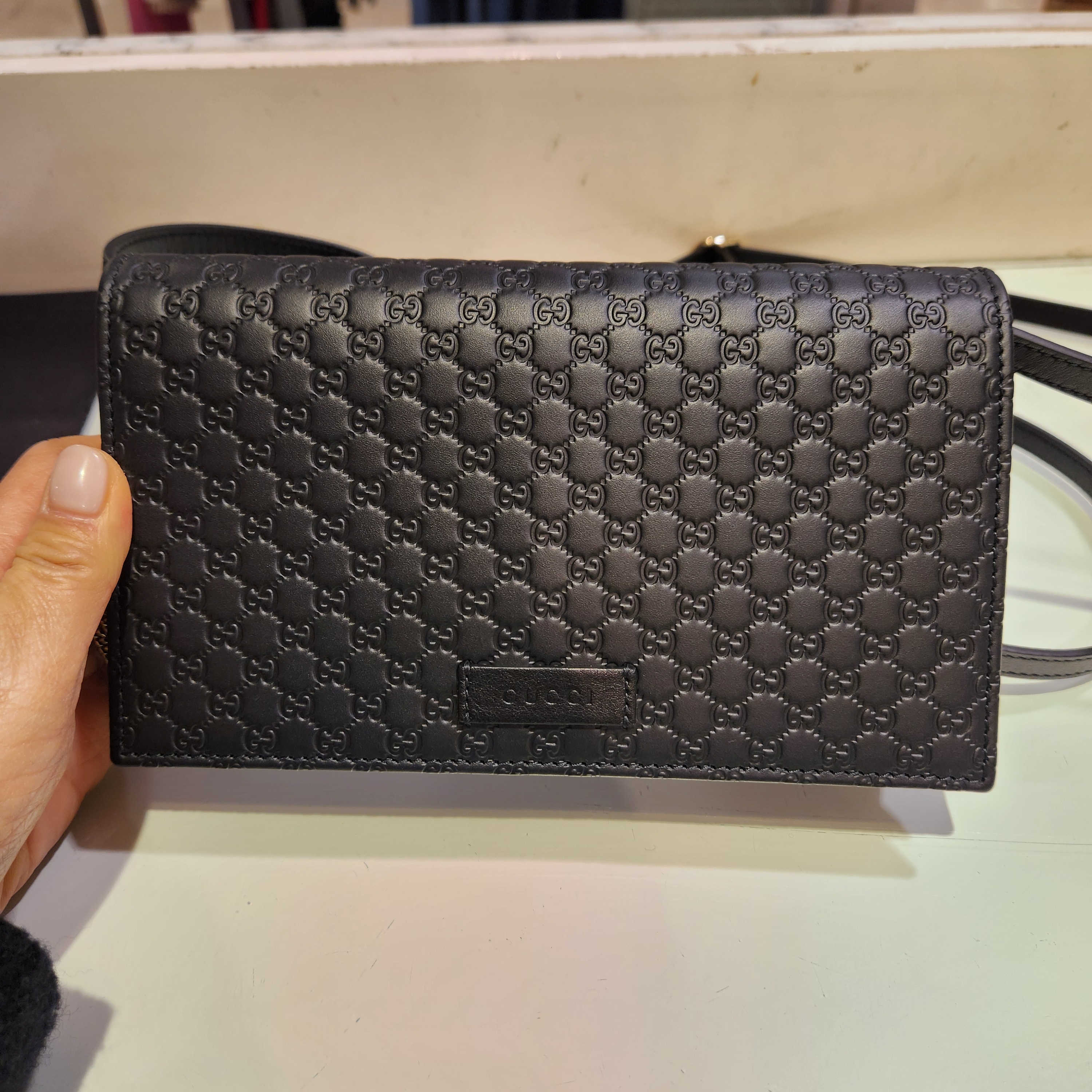 Gucci Micro GG Ssima Mini Crossbody Bag Black 착용 스타일