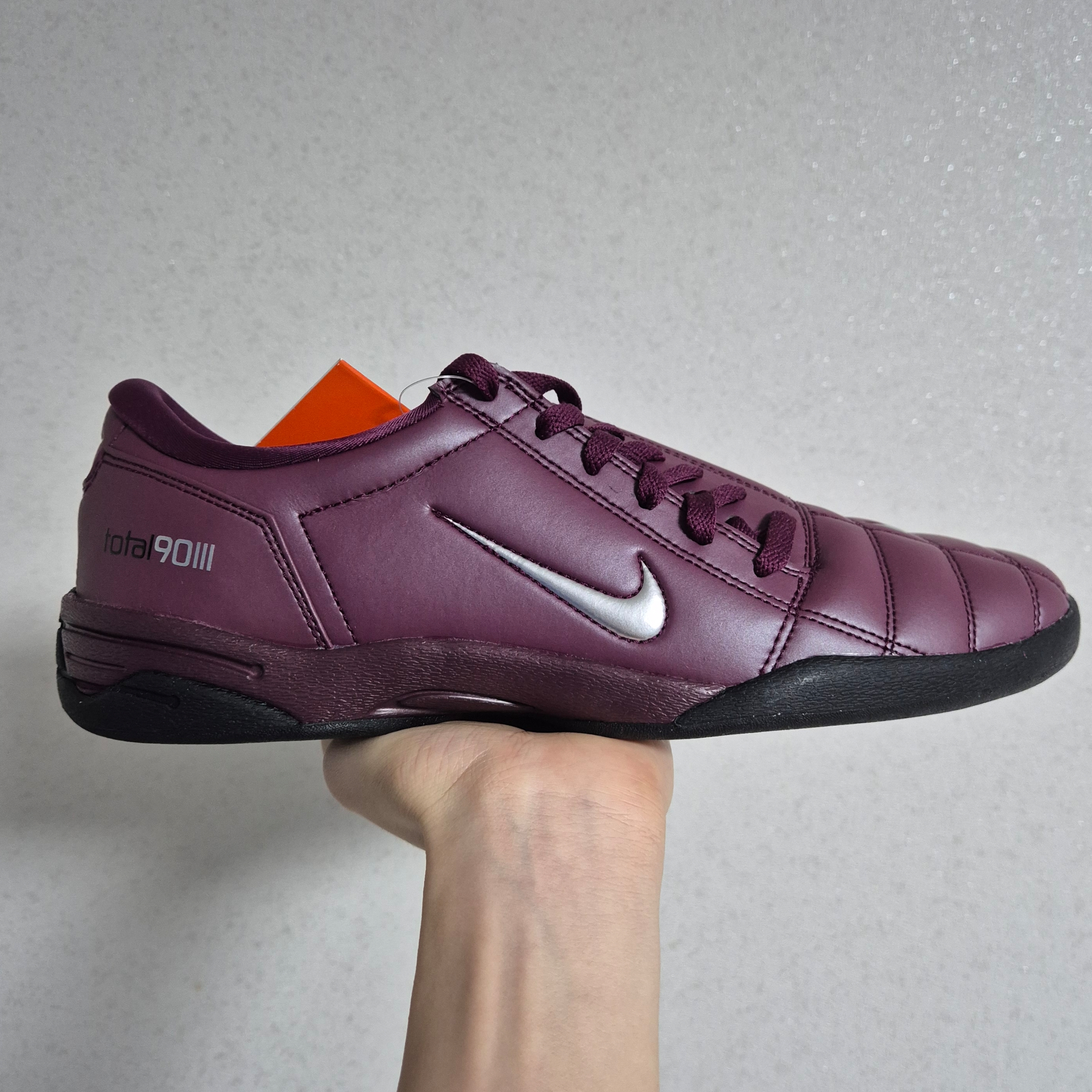 Nike Total 90 III SP Bordeaux and Metallic Silver 착용 스타일 - 1