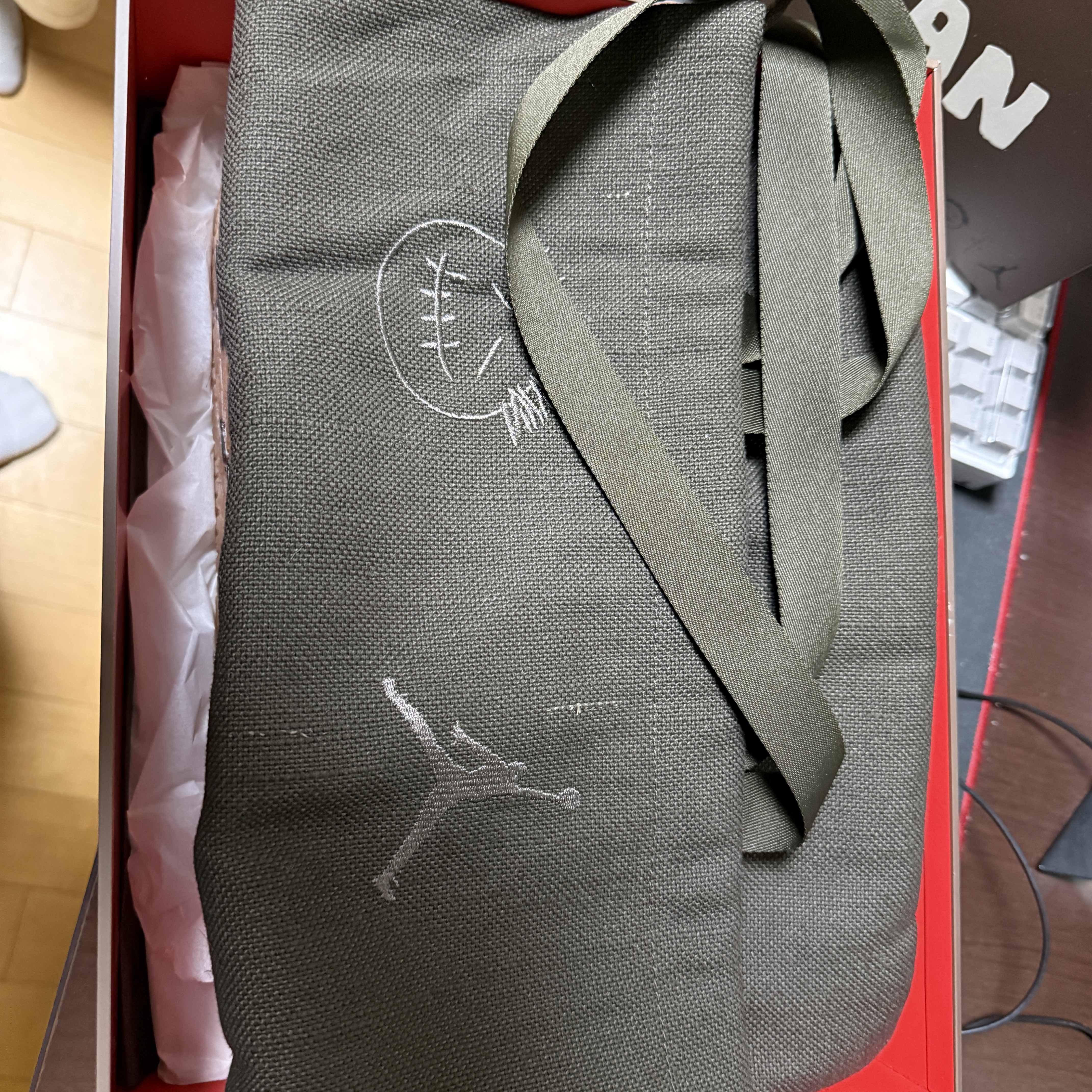 Jordan x Travis Scott Jumpman Jack TR Sail and Dark Mocha 착용 스타일