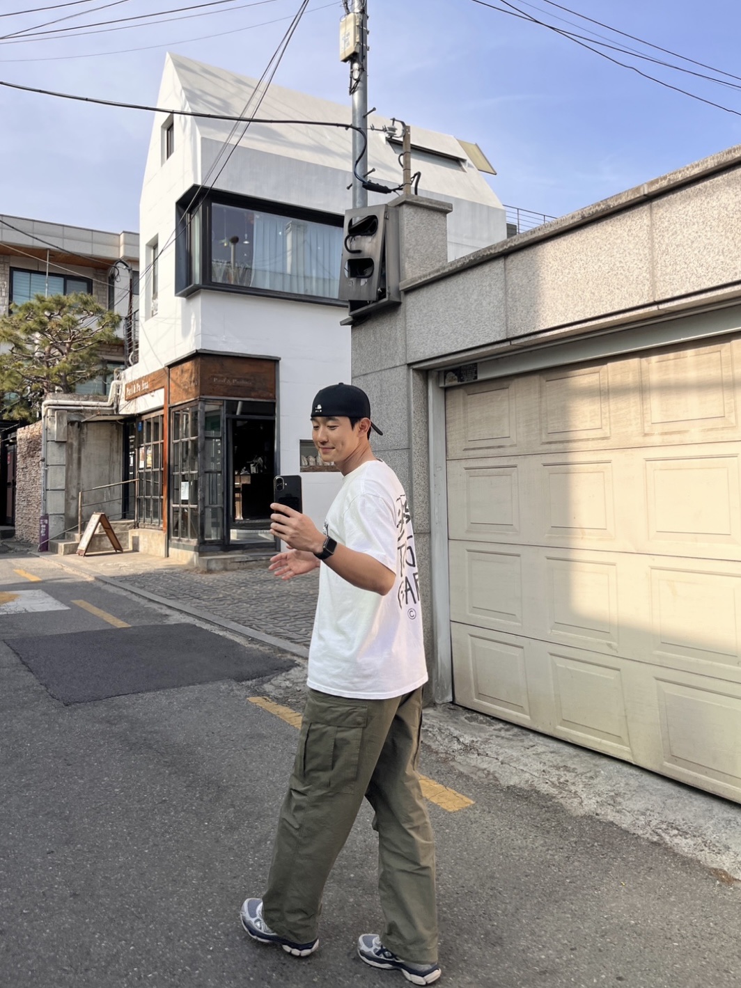 Stussy Tough Gear T-Shirt White 착용 스타일 - 1