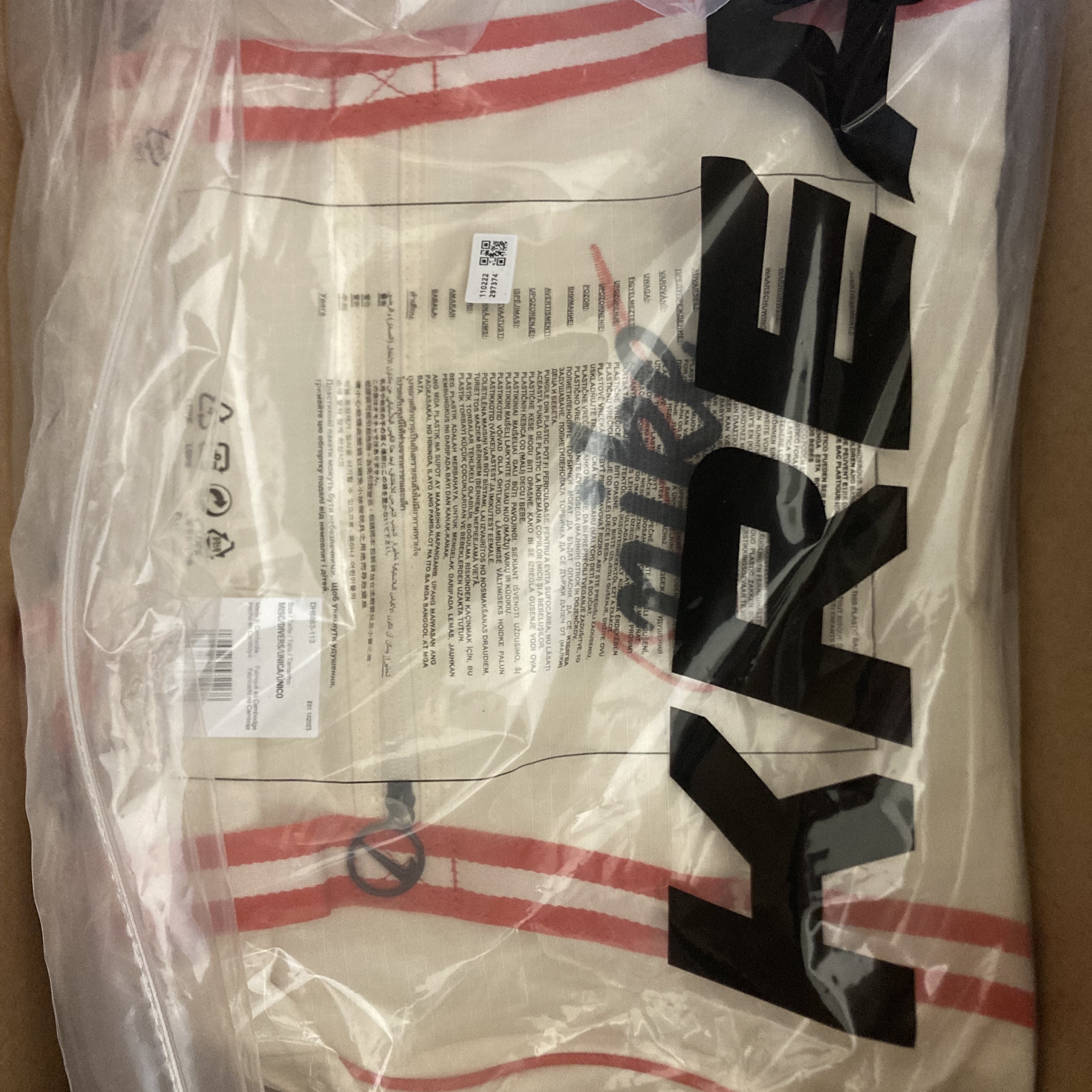 Nike Gym Club Training Bag 24L Coconut Milk 착용 스타일