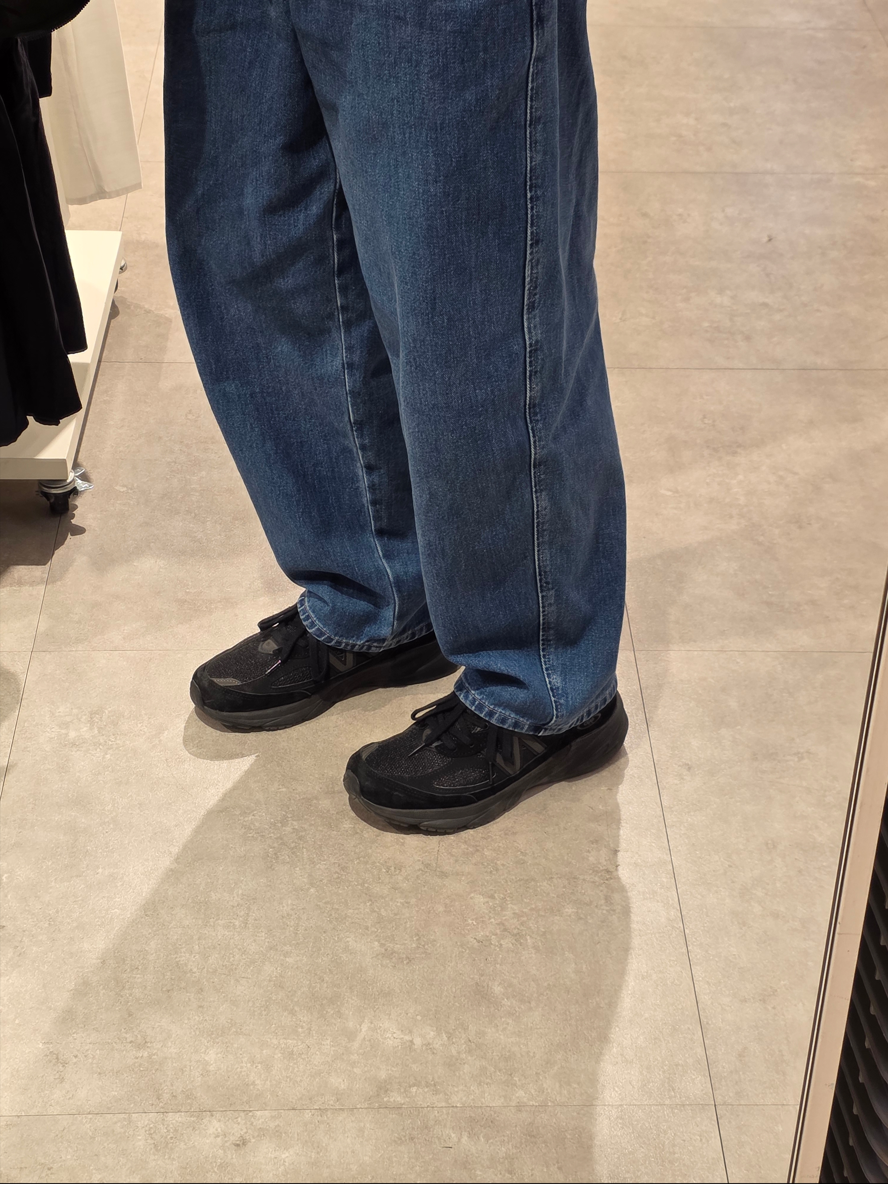 New Balance 990v6 Made in USA Triple Black - D Standard 착용 스타일 - 1