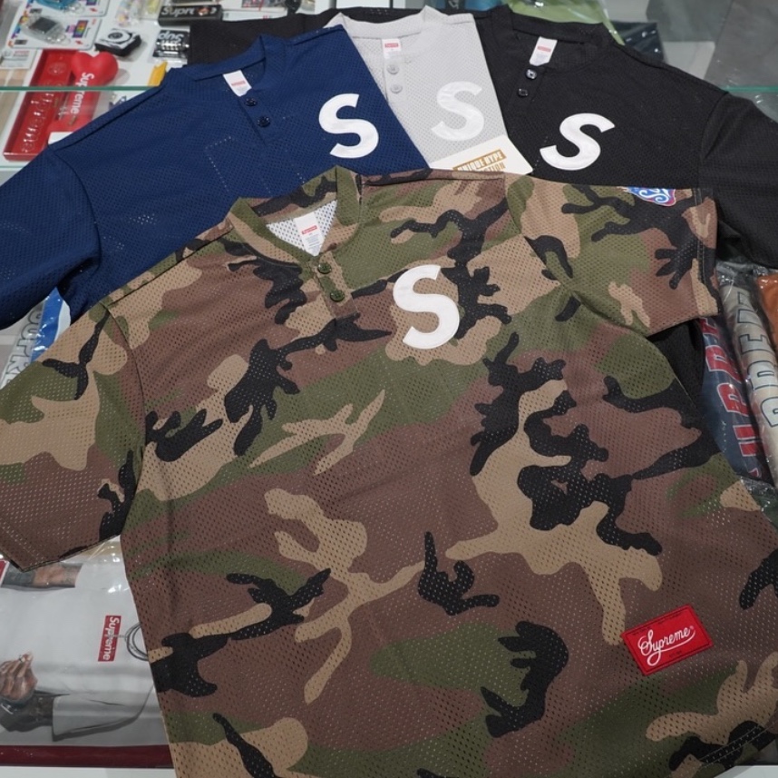 Supreme S Logo Baseball Henley Woodland Camo - 24FW 착용 스타일 - 4