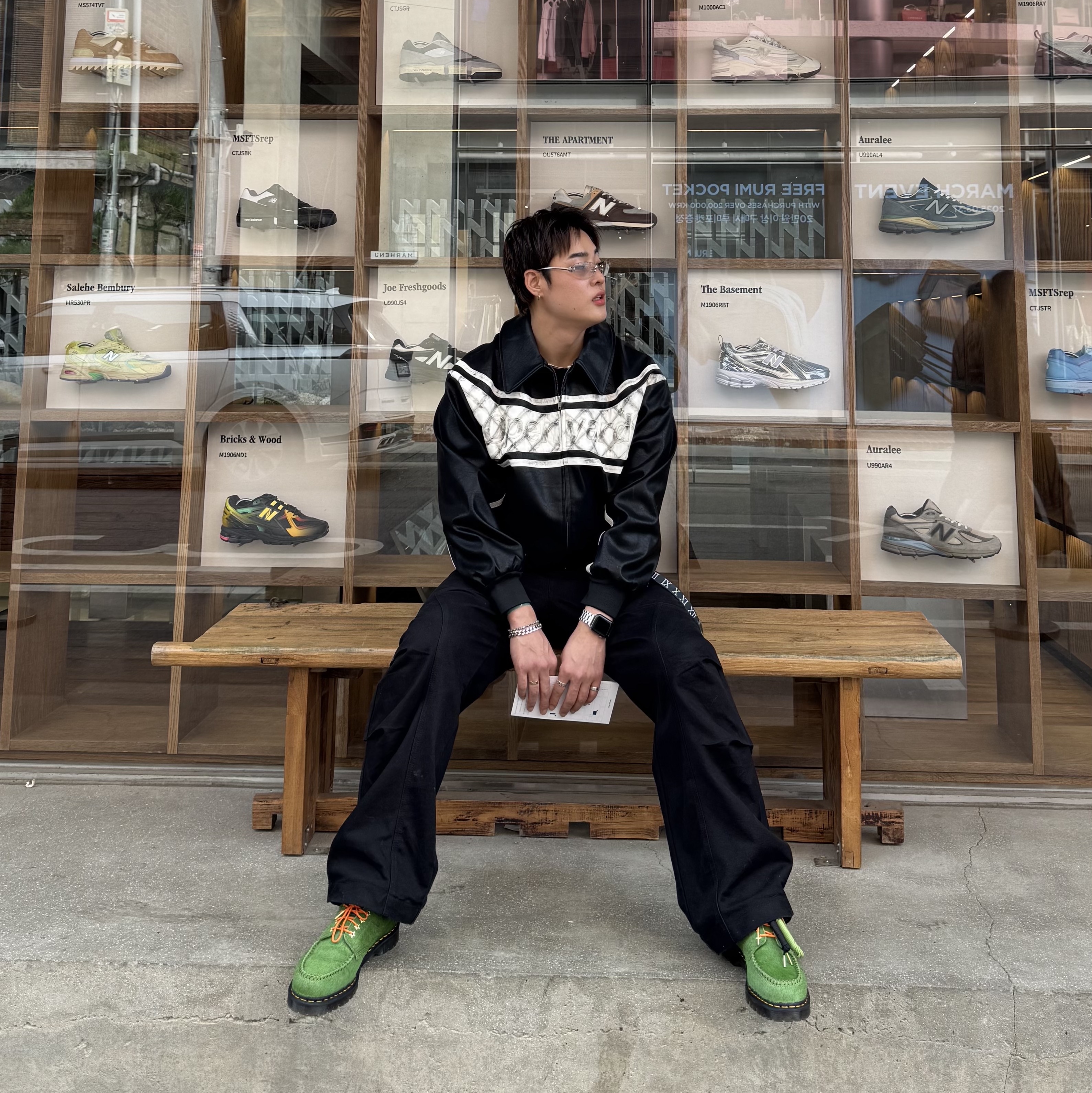Dr. Martens x Awake NY Lowell Hair On Leather Moc Toe Shoes Green 착용 스타일 - 1