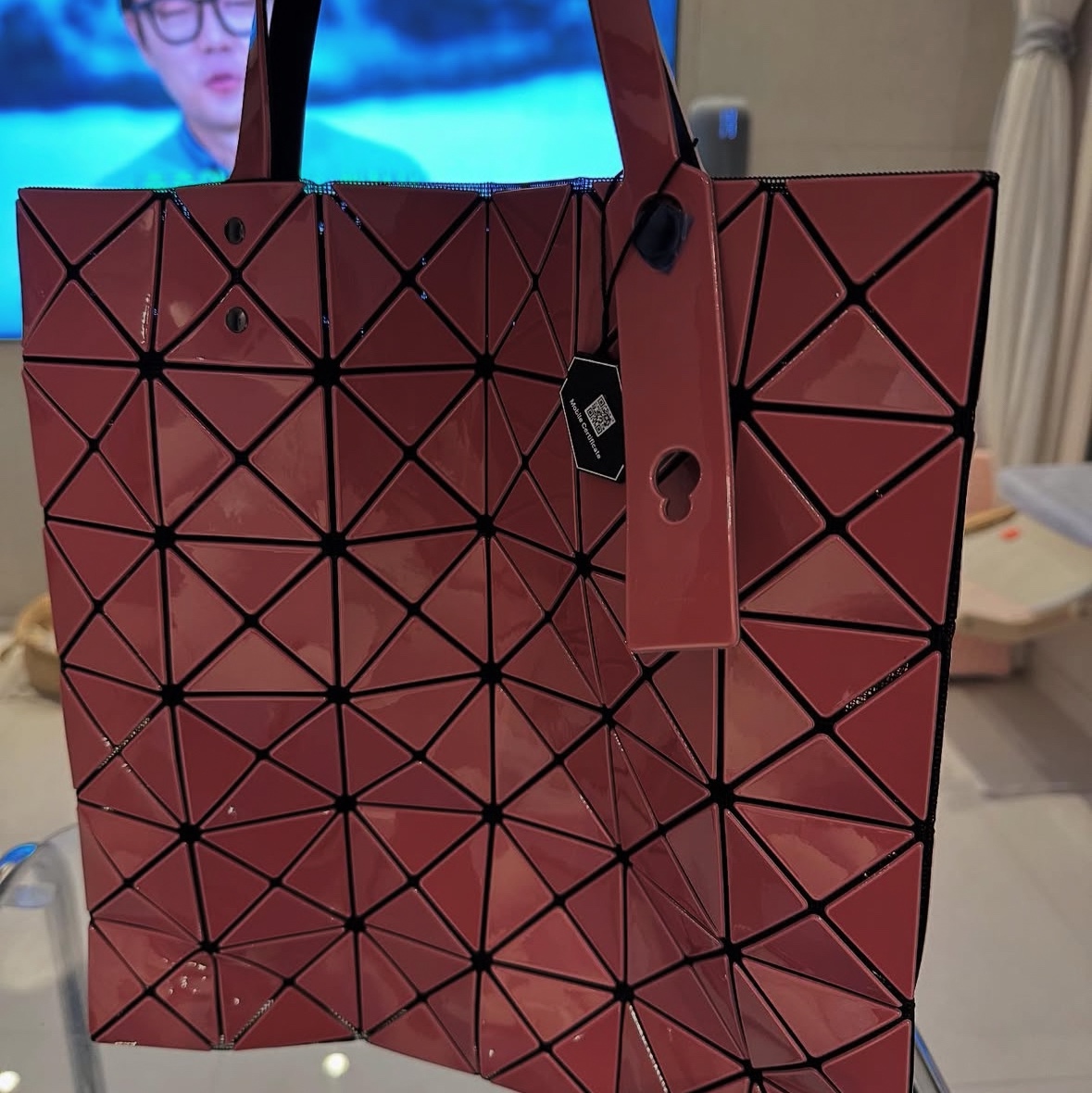 Bao Bao Issey Miyake Lucent W Tote Bag Pink Light Pink 착용 스타일 - 2
