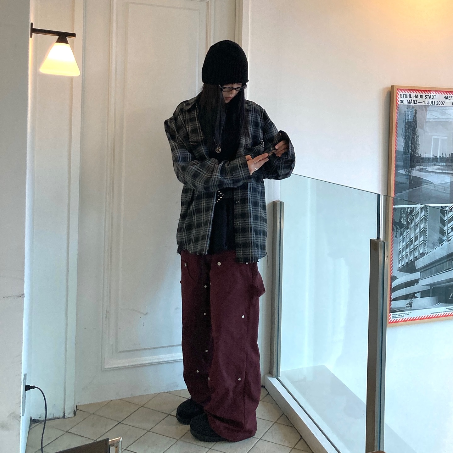 Thevinylhouse Open Double Knee Pants Burgundy 착용 스타일 - 1