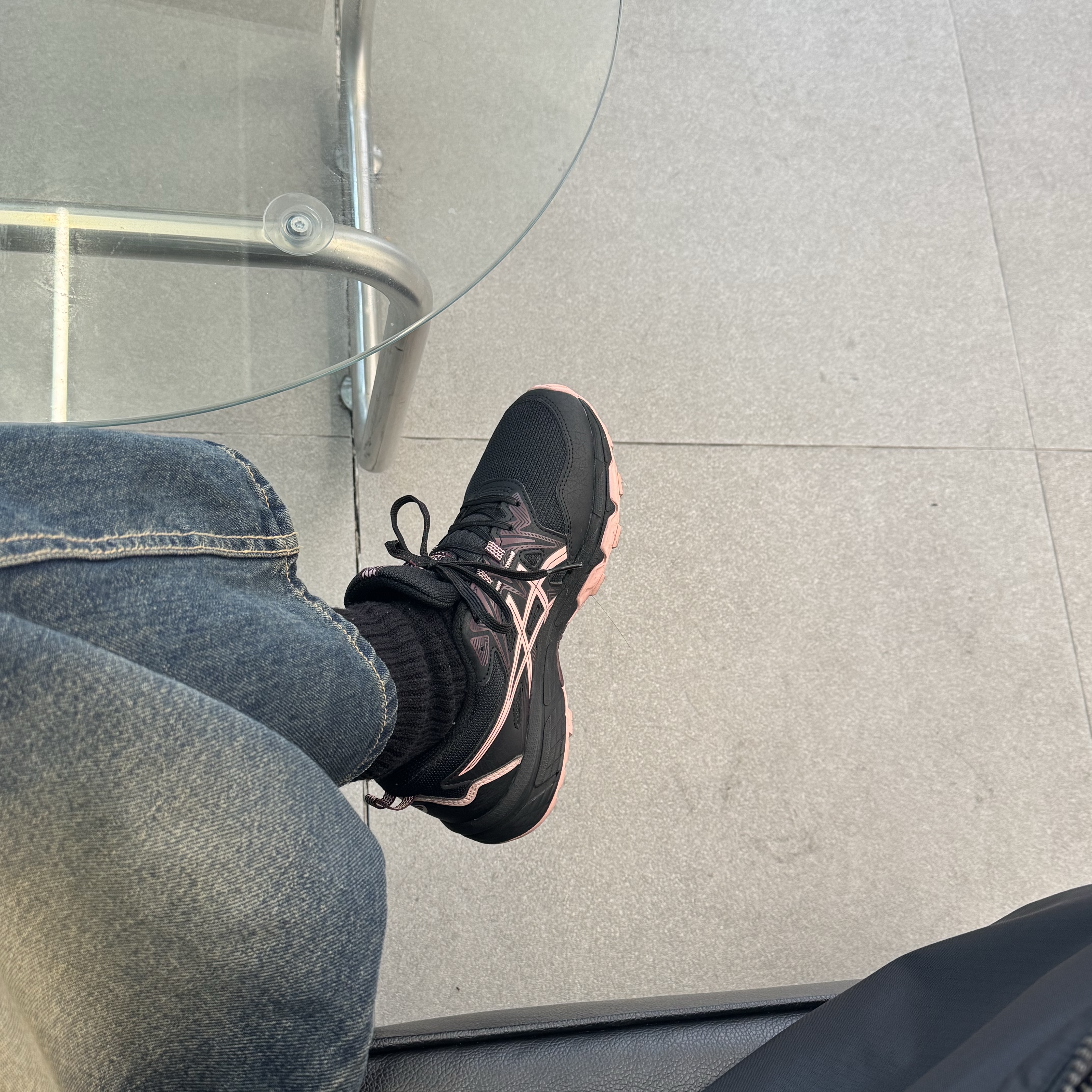 (W) Asics Gel-Venture 8 Black Frosted Rose 착용 스타일