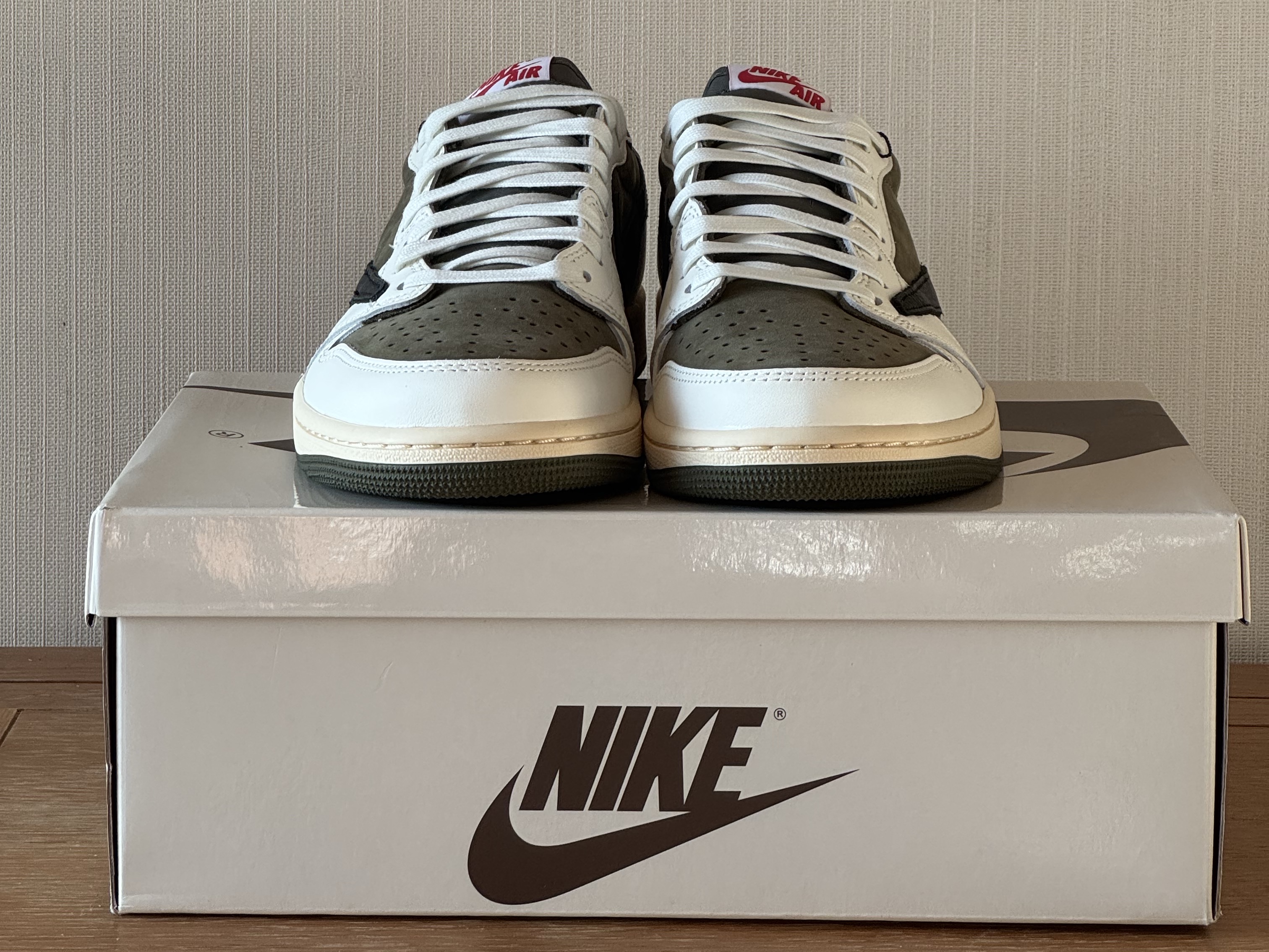 Jordan 1 x Travis Scott Retro Low OG SP Reverse Olive 착용 스타일