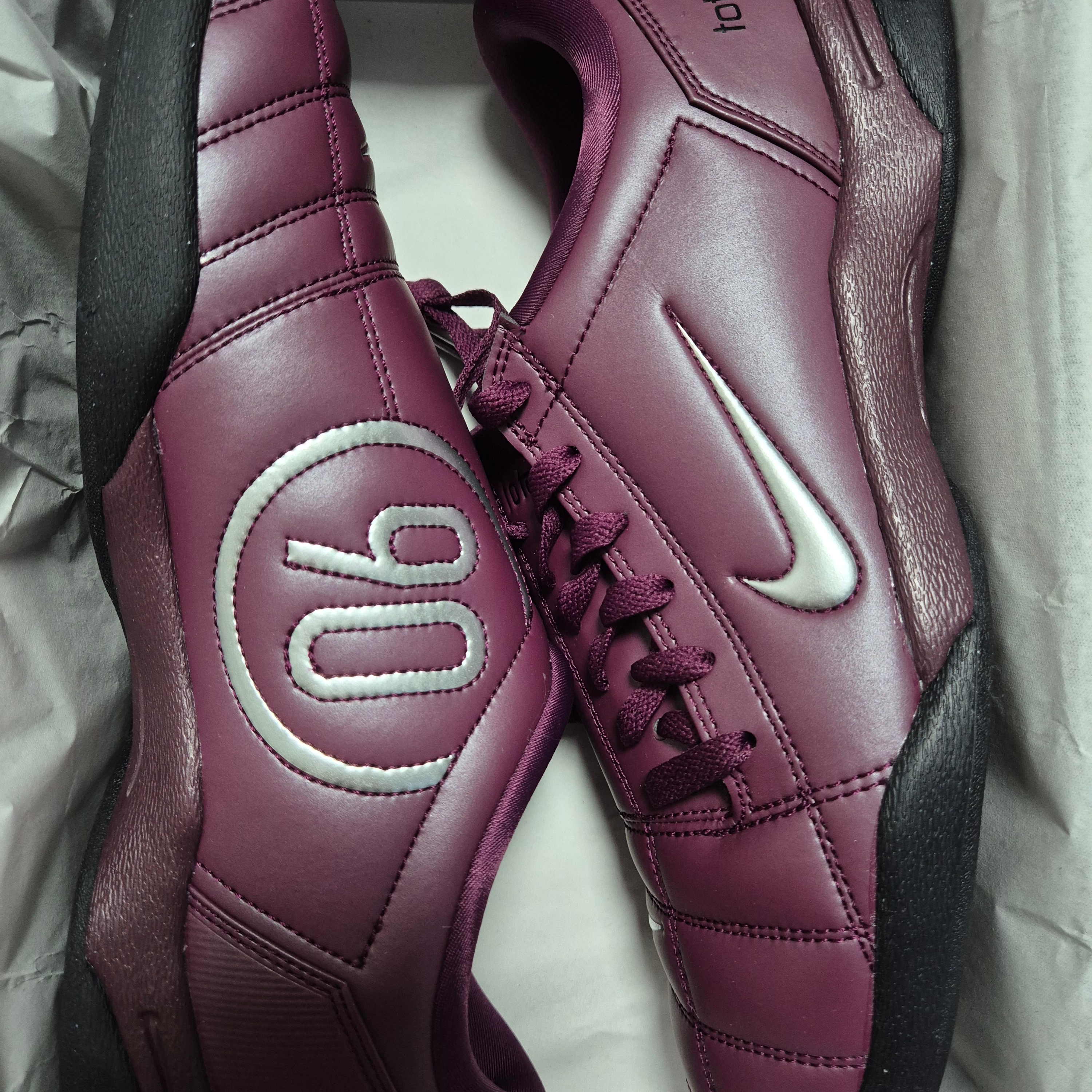 Nike Total 90 III SP Bordeaux and Metallic Silver 착용 스타일 - 2