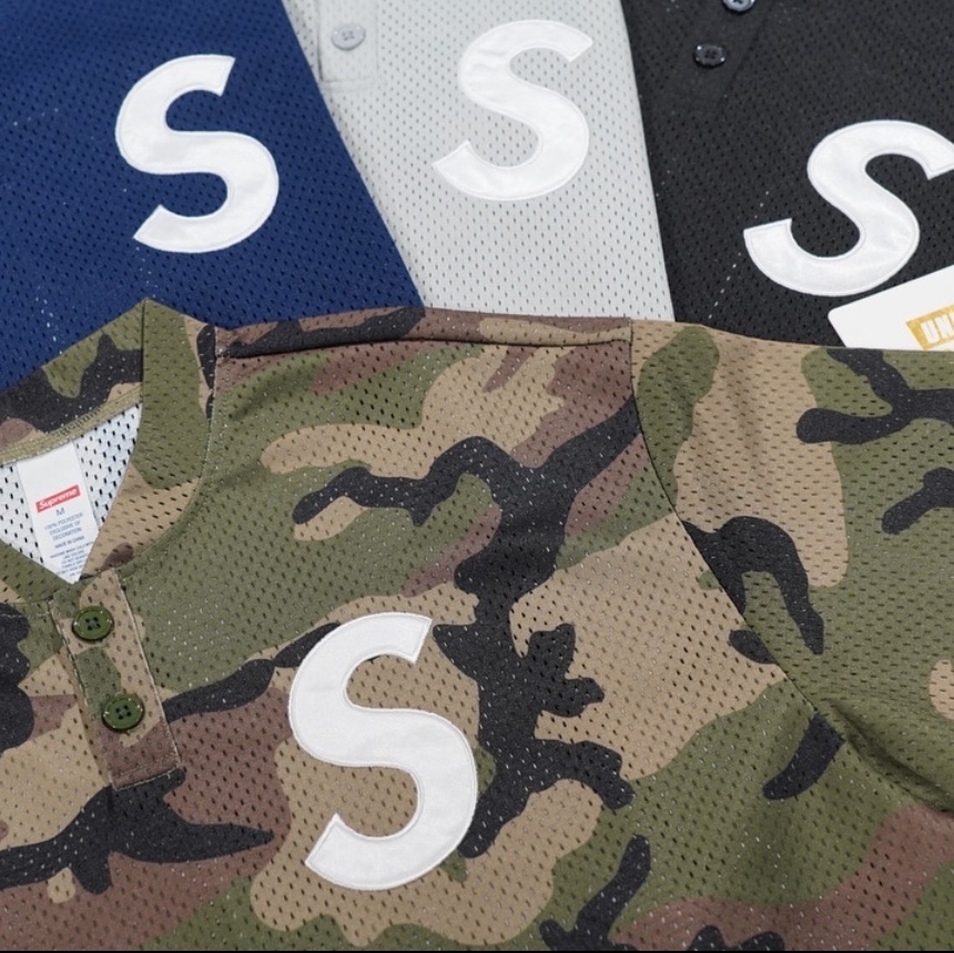 Supreme S Logo Baseball Henley Woodland Camo - 24FW 착용 스타일 - 1