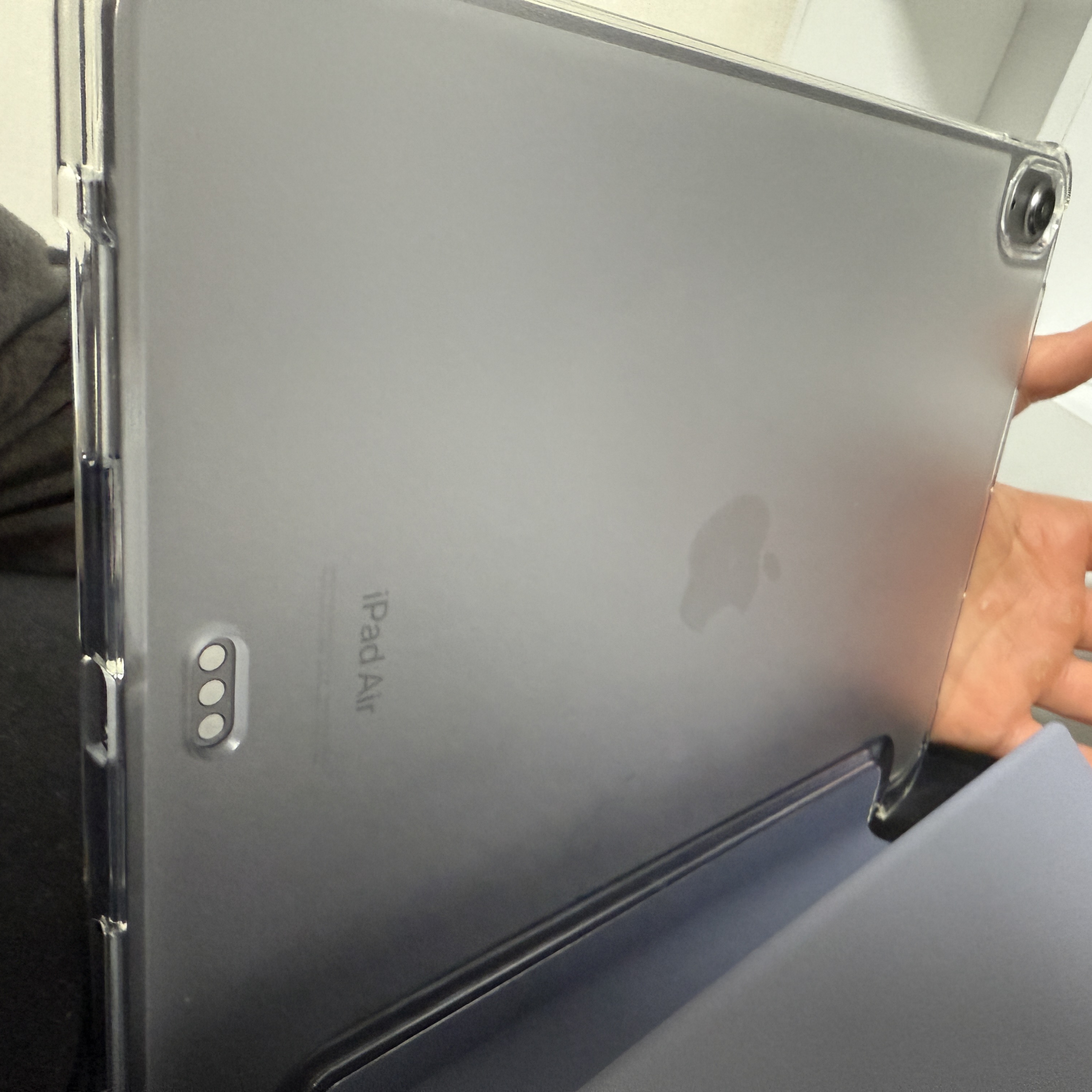 Apple iPad Air 6th Gen 11-inch Wifi 128GB Space Gray (Korean Ver.) 착용 스타일