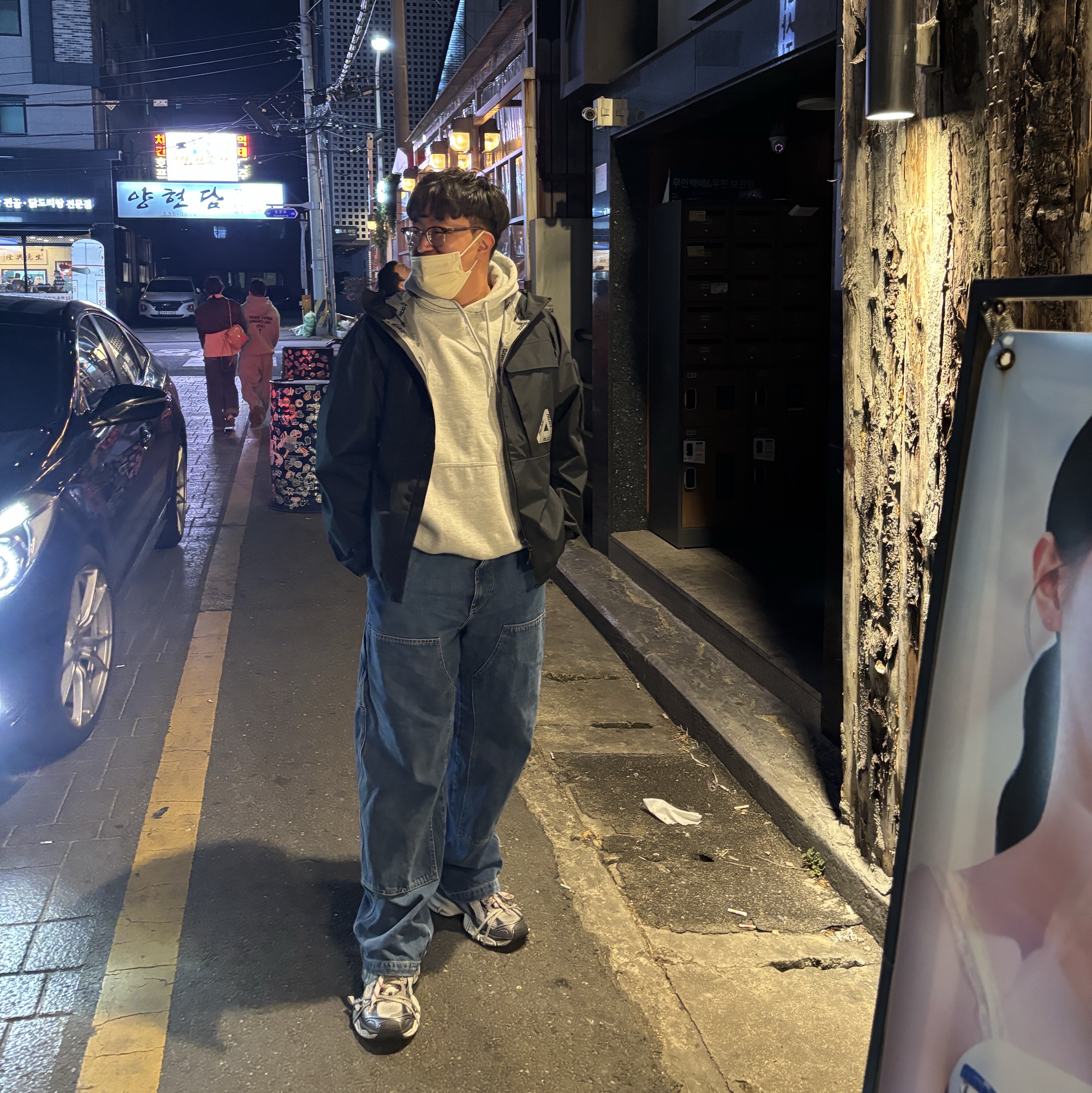 Balenciaga 3XL Sneakers Grey White Red, Palace Gore-Tex Cargo Jacket Black - 23SS 착용 스타일