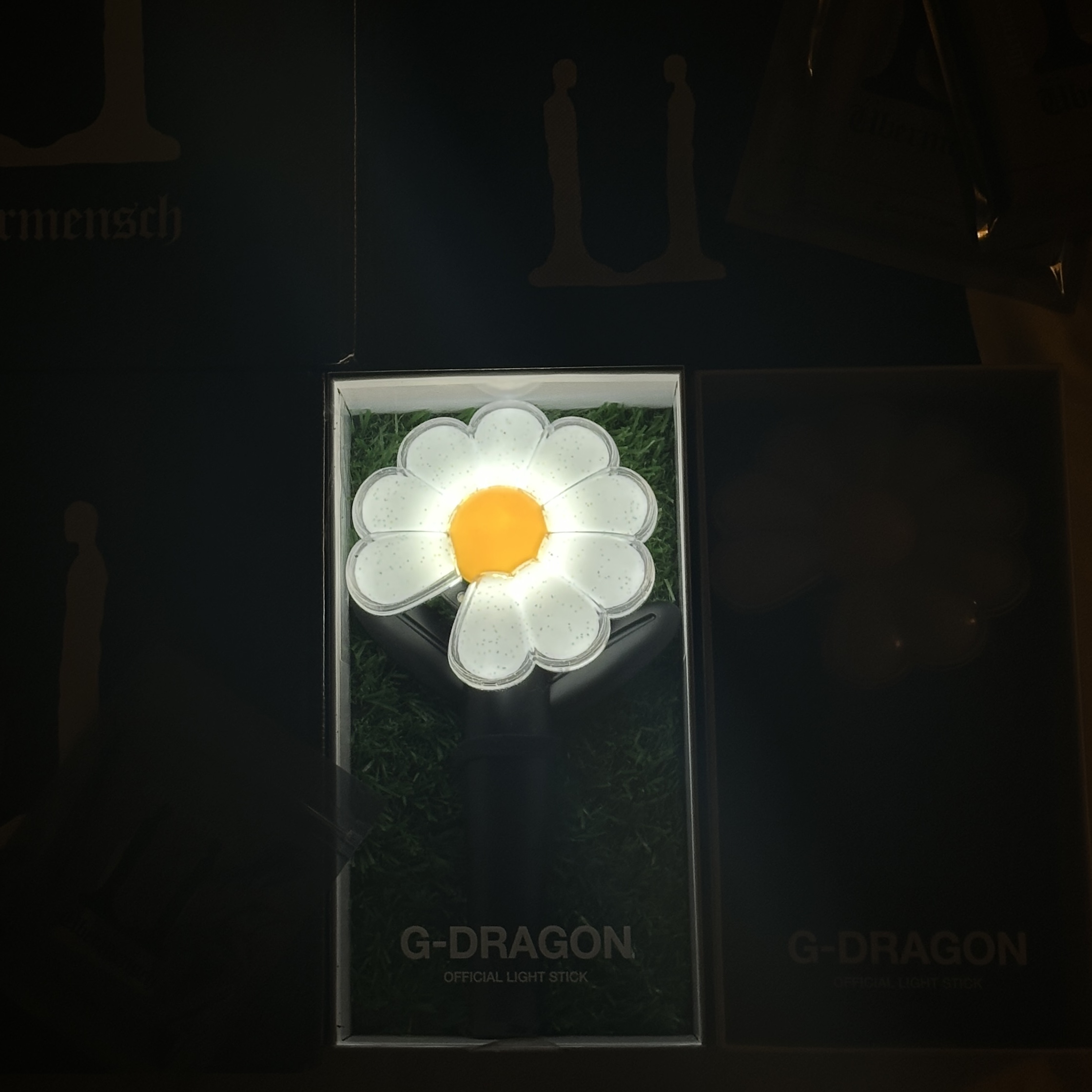 G-DRAGON Ubermensch Official Light Stick, G-DRAGON Ubermensch Cap Sky Blue 착용 스타일 - 2
