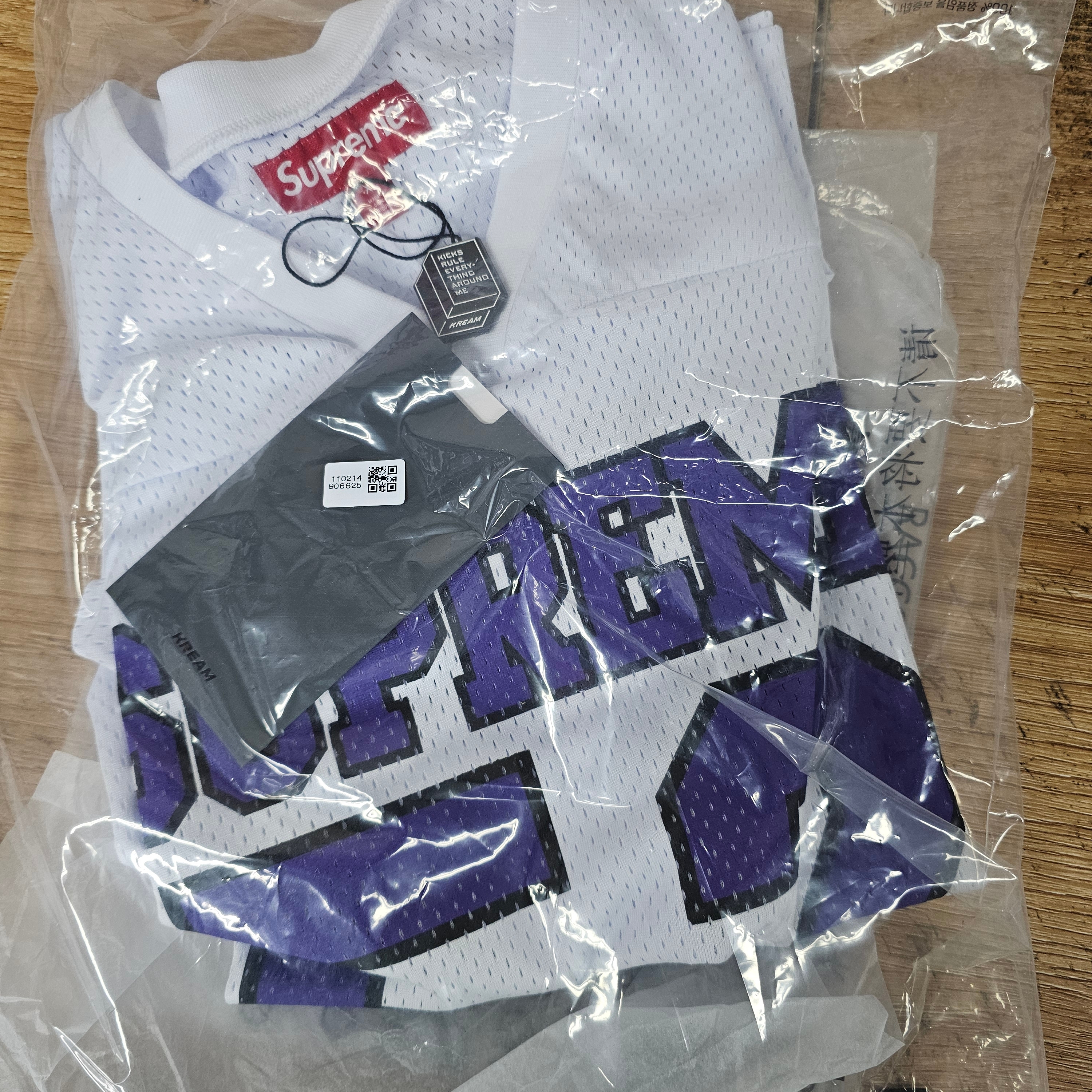 Supreme Spiderweb Football Jersey White - 24SS 착용 스타일