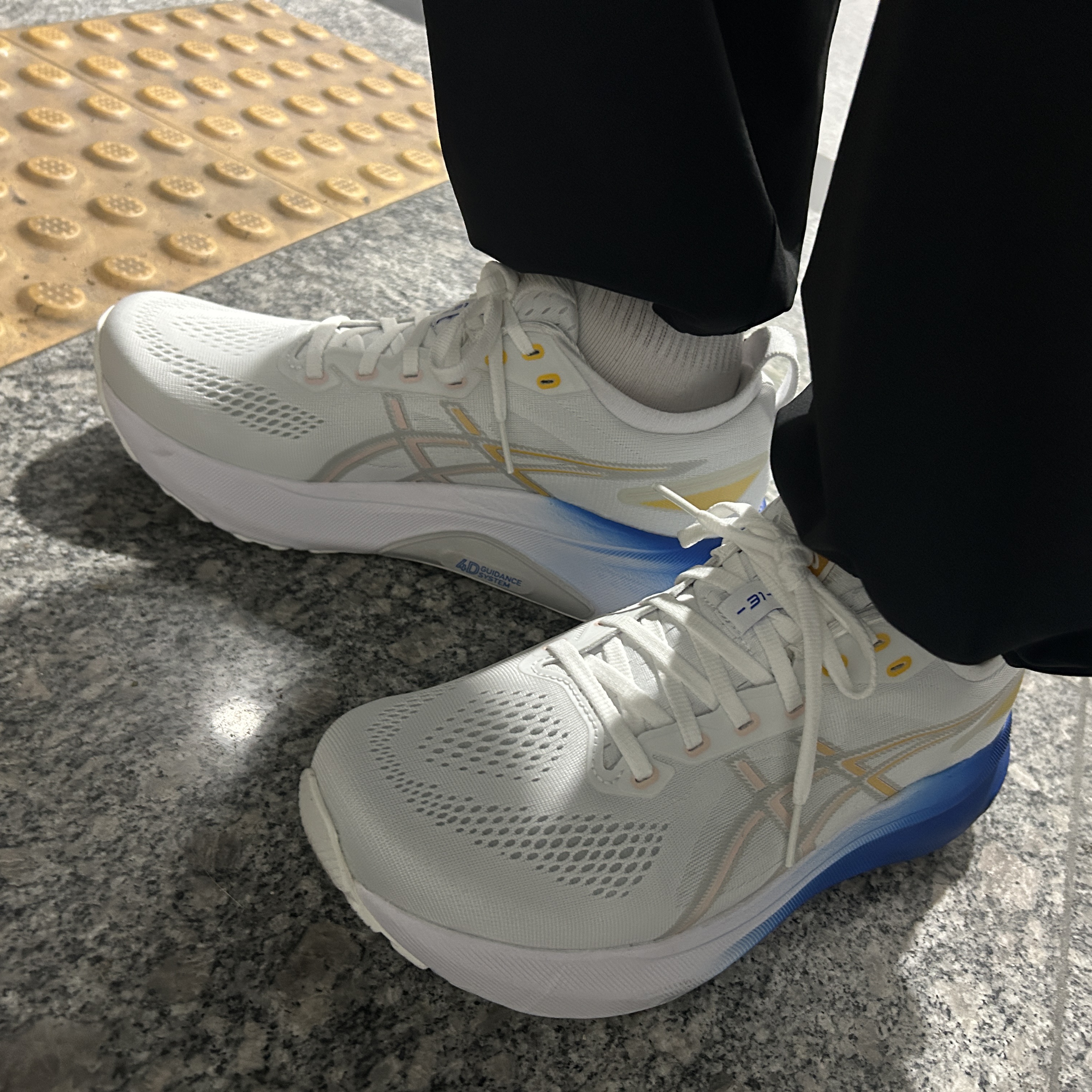 Asics Gel-Kayano 31 White Breeze 착용 스타일