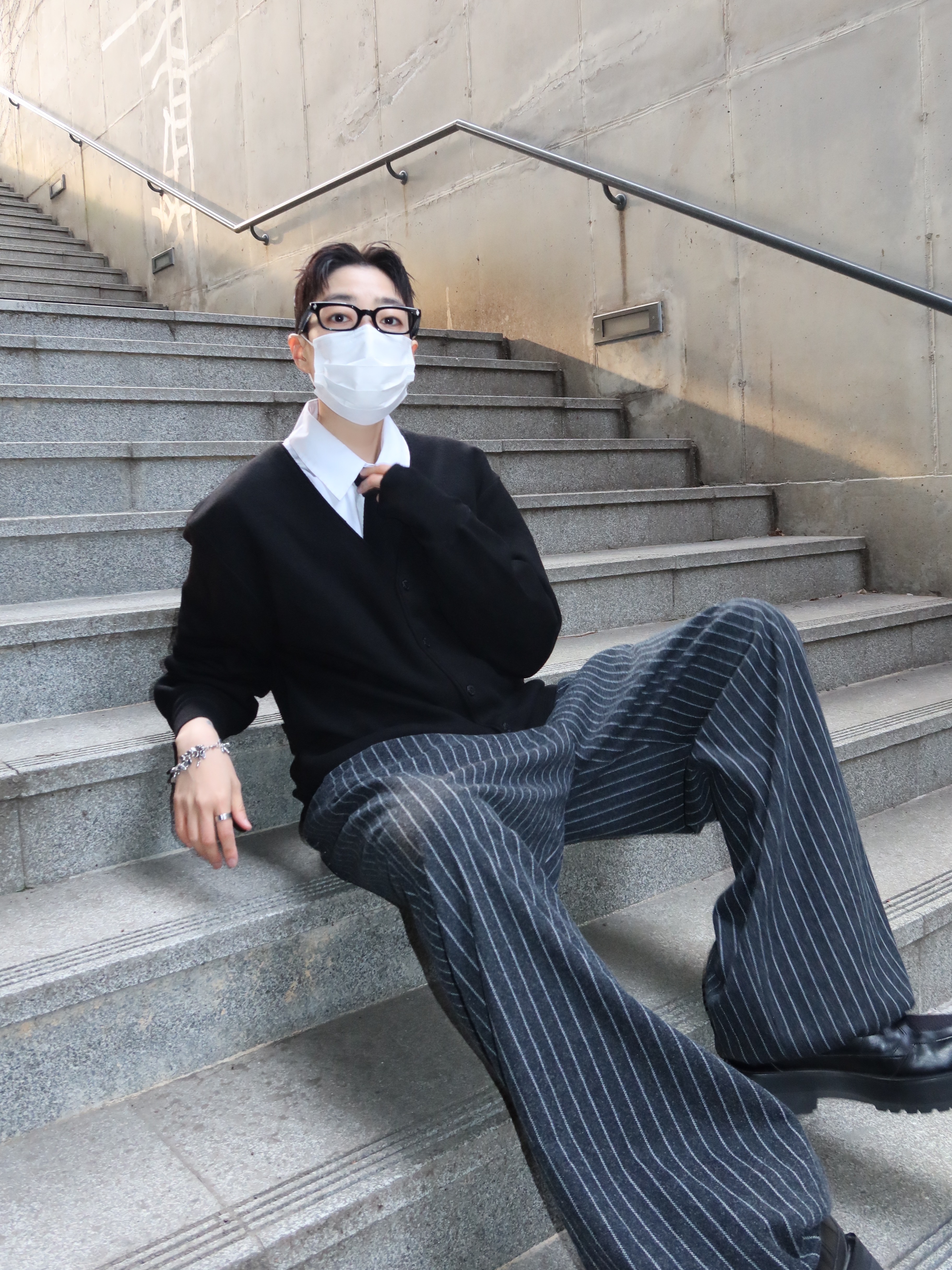 Hono Report Easy Big Pants Black Stripe 착용 스타일 - 2