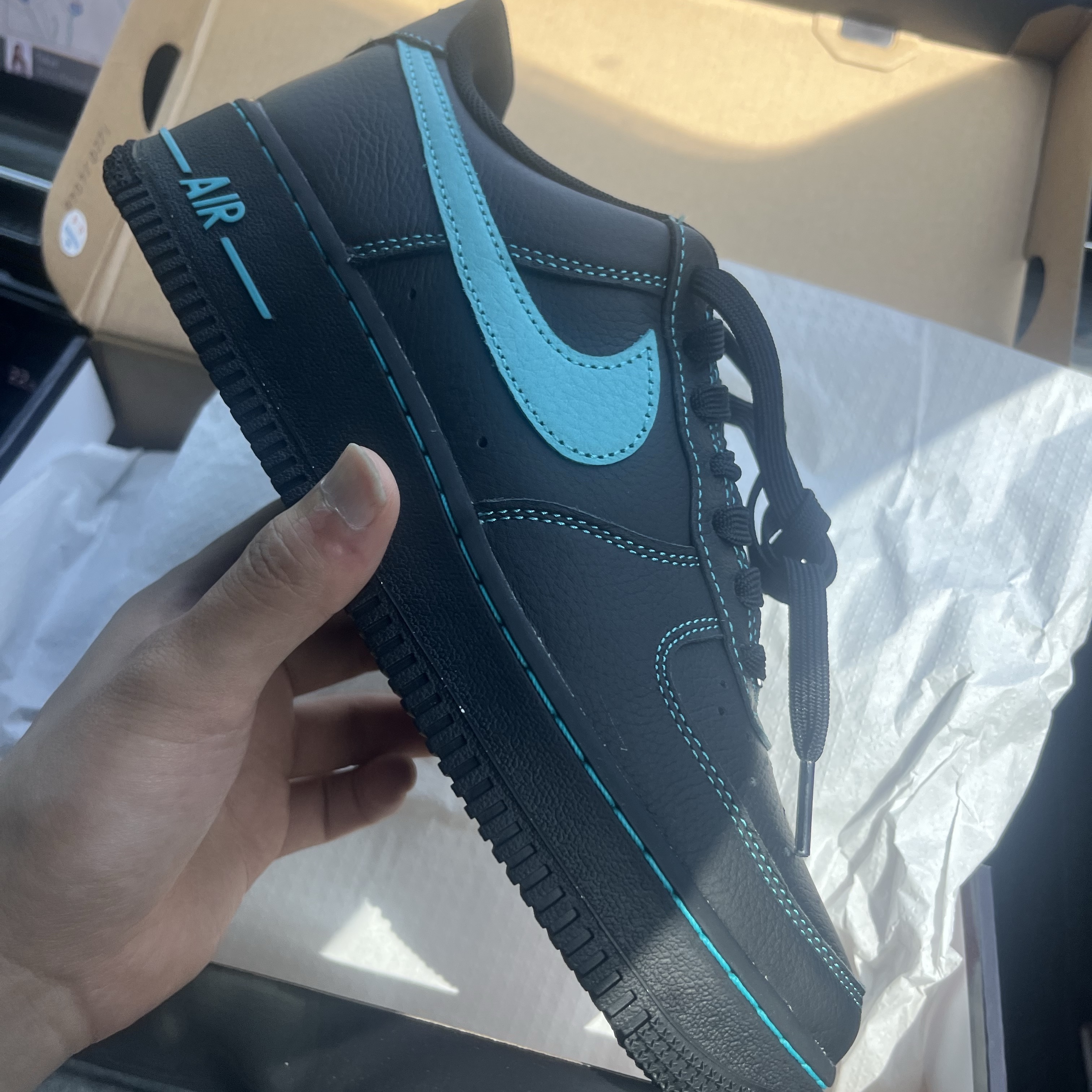 Nike Air Force 1 Low Black Aurora Green 착용 스타일