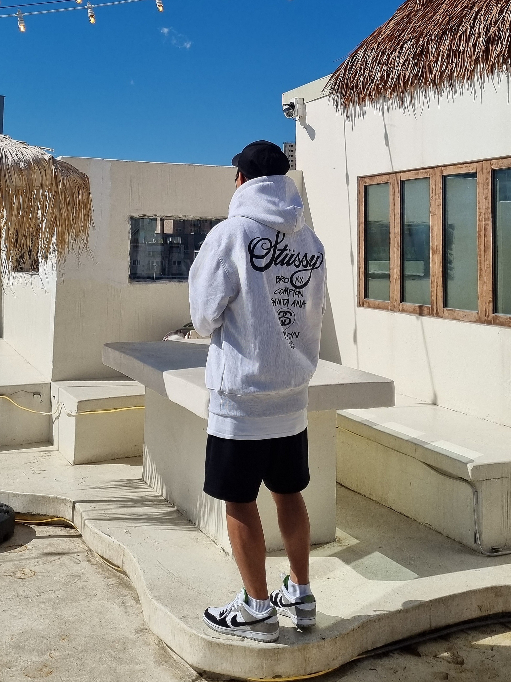 Stussy World Tour Hoodie Ash Heather 2024,2025 착용 스타일