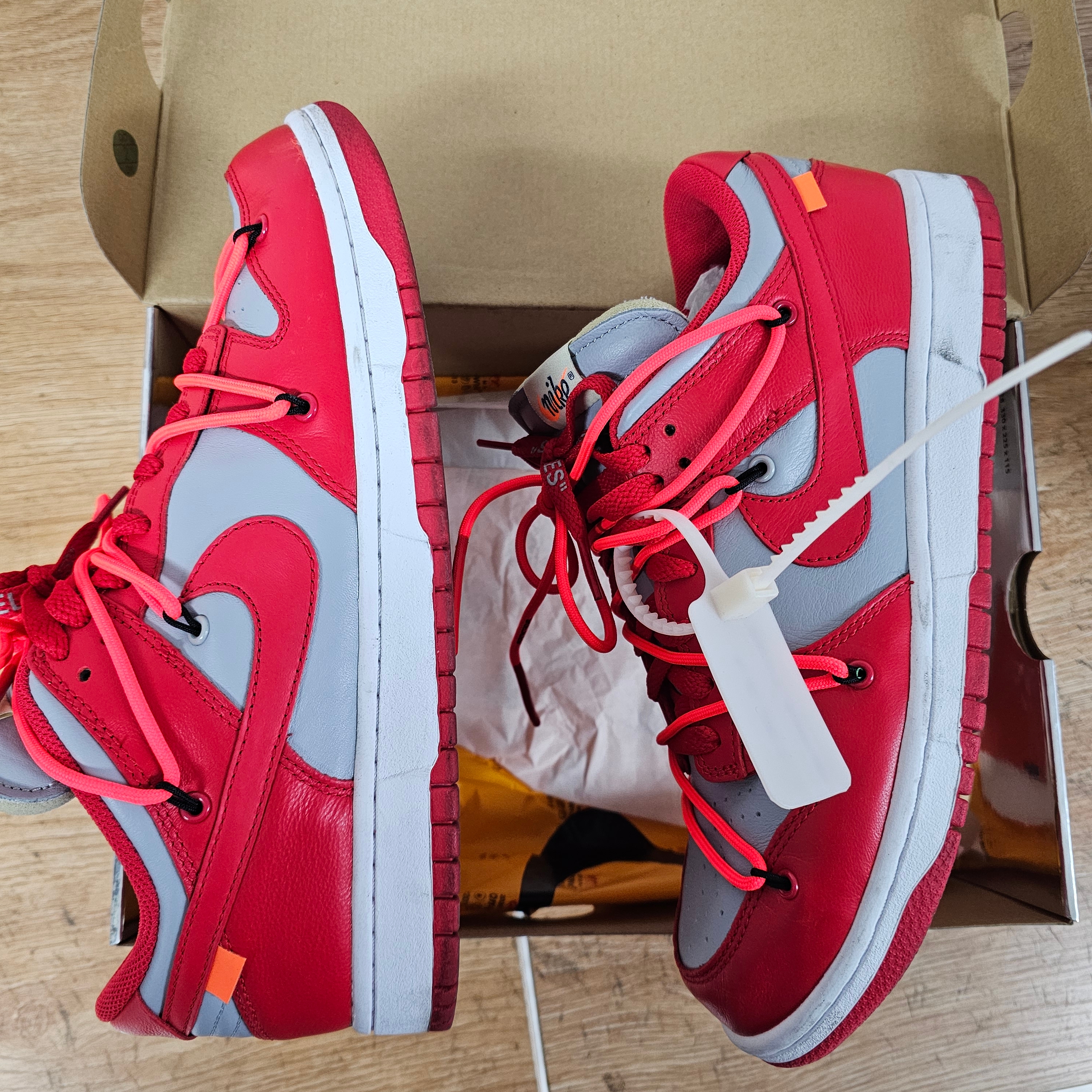 Nike x Off-White Dunk Low University Red 착용 스타일