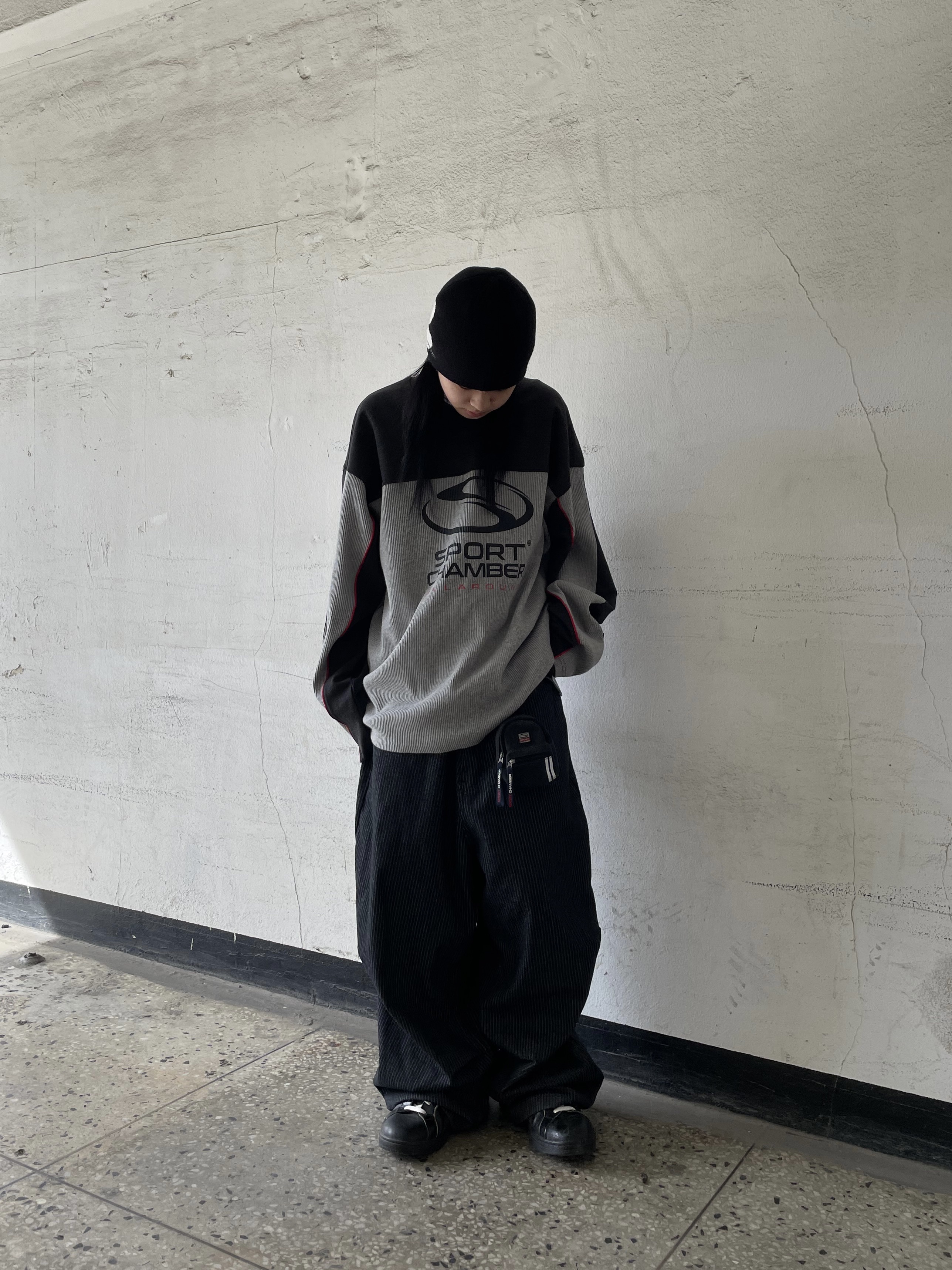 SPORT CHAMBER SC Block Symbol T-Shirt Charcoal 착용 스타일 - 1
