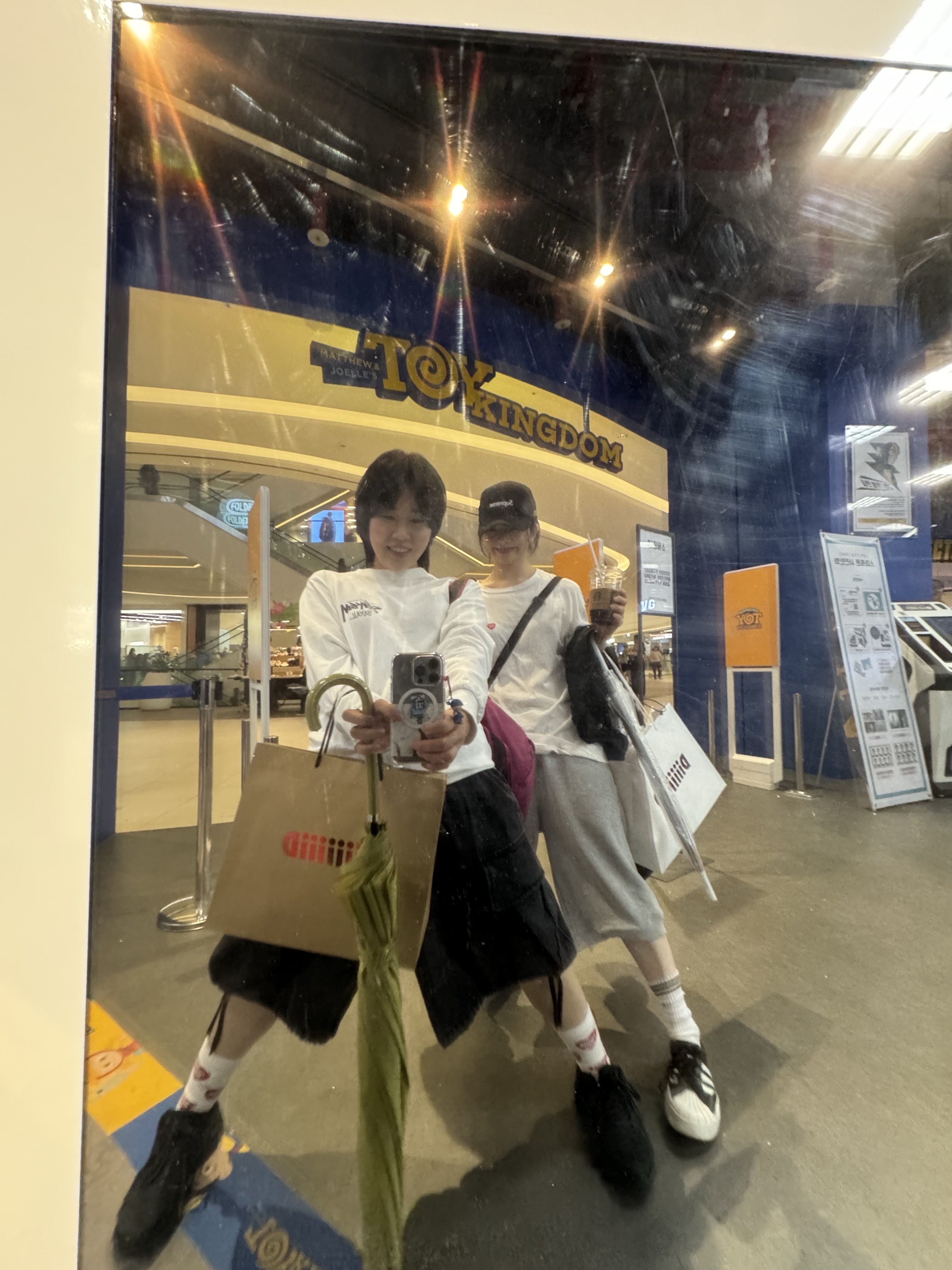 Stussy Stock Seoul LS T-Shirt White 착용 스타일