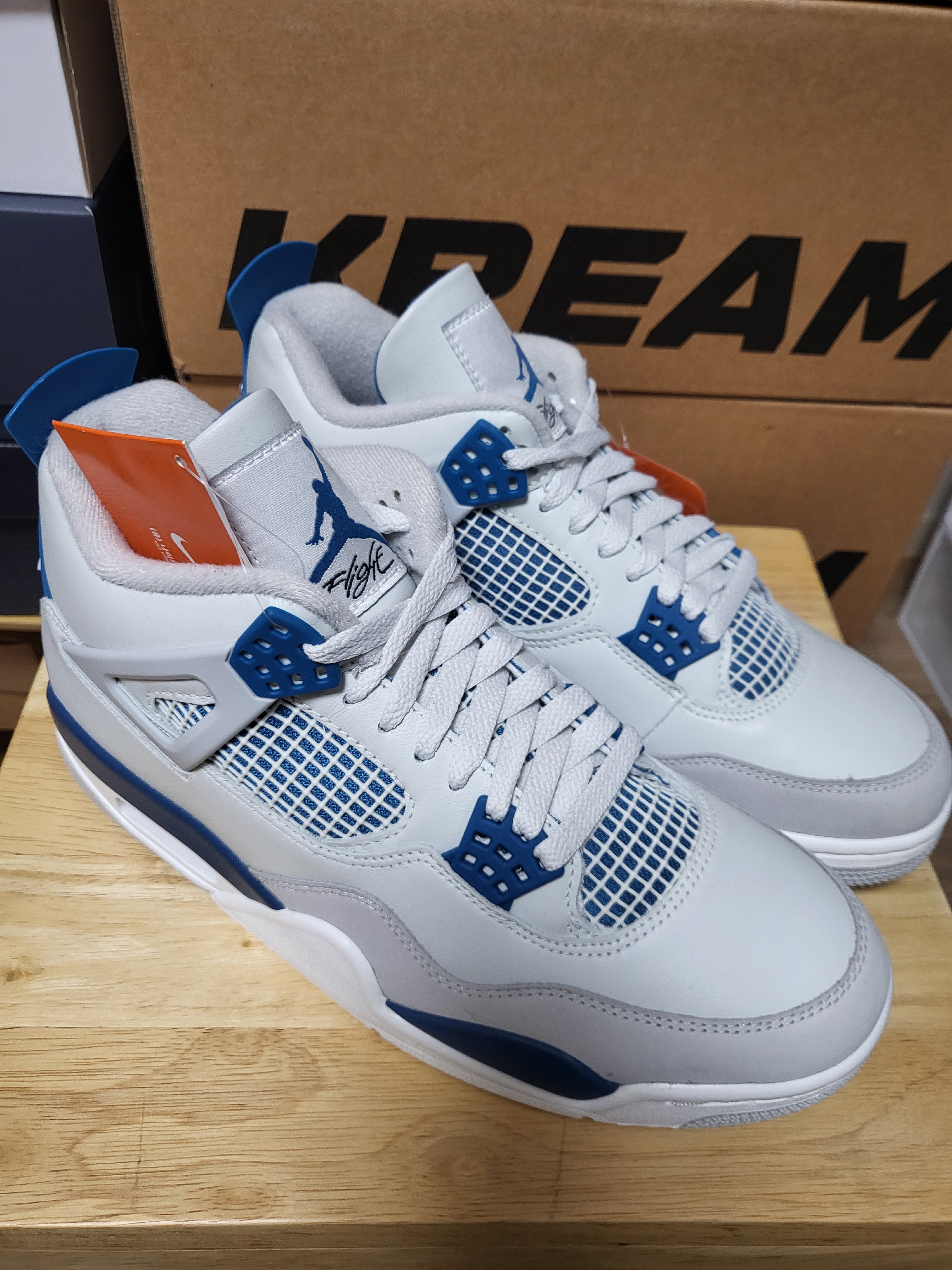 Jordan 4 Retro Industrial Blue 착용 스타일 - 1