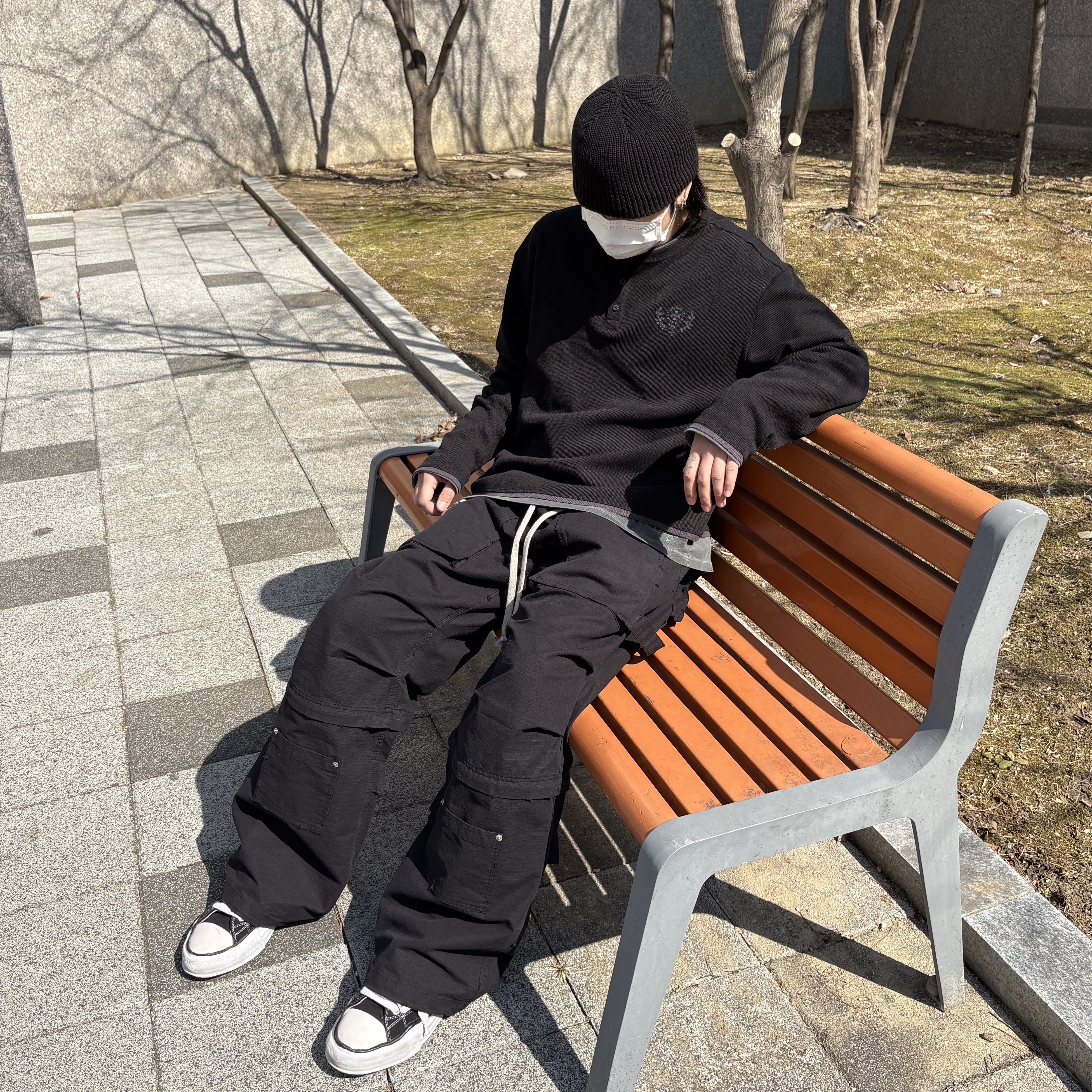 Flavorism Layered Henley Neck Waffle Knit Black, Flavorism VTG Detachable Ripstop Cargo pants Washed Black 착용 스타일